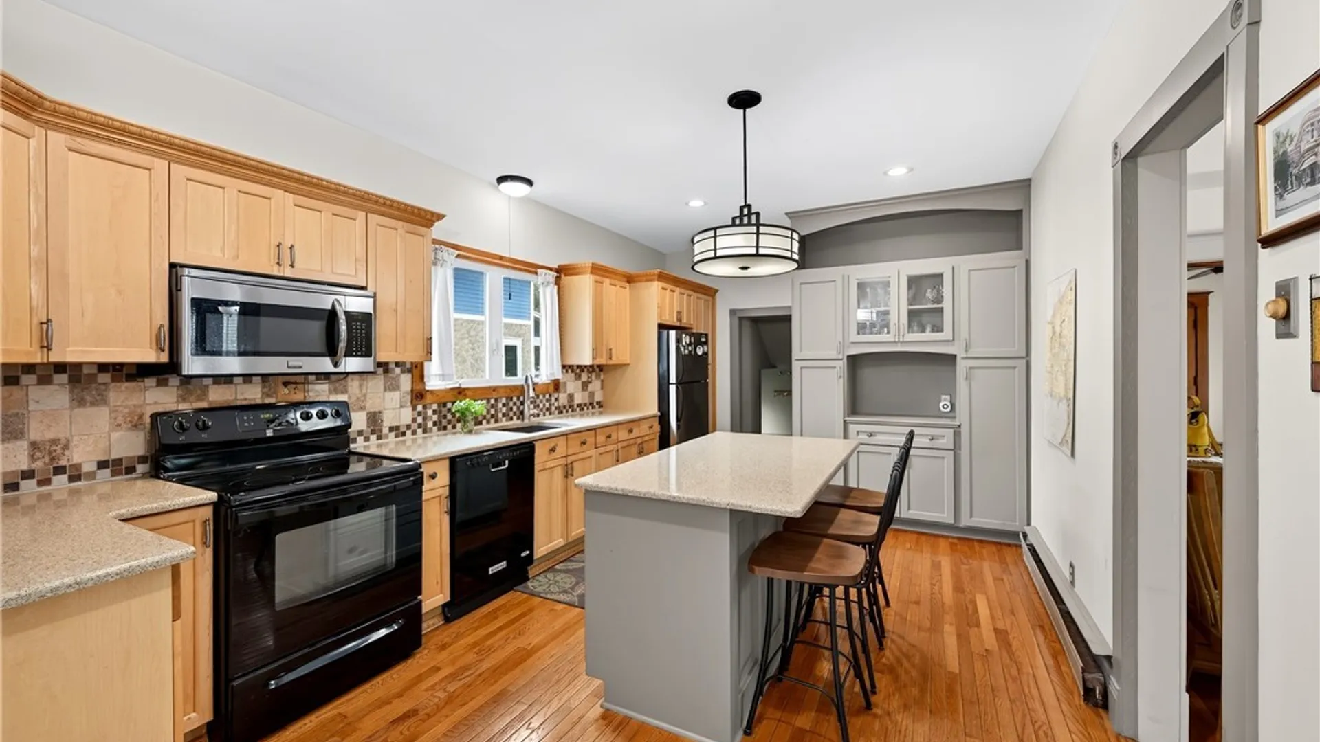 Property at 599 Parkside Ave, Buffalo, NY 14216 17