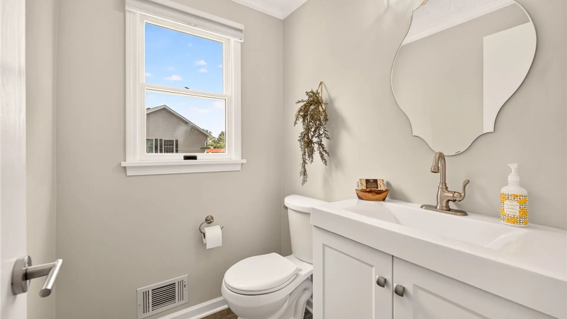 Property at 953 Dibbles Trl, Webster, NY 14580 18