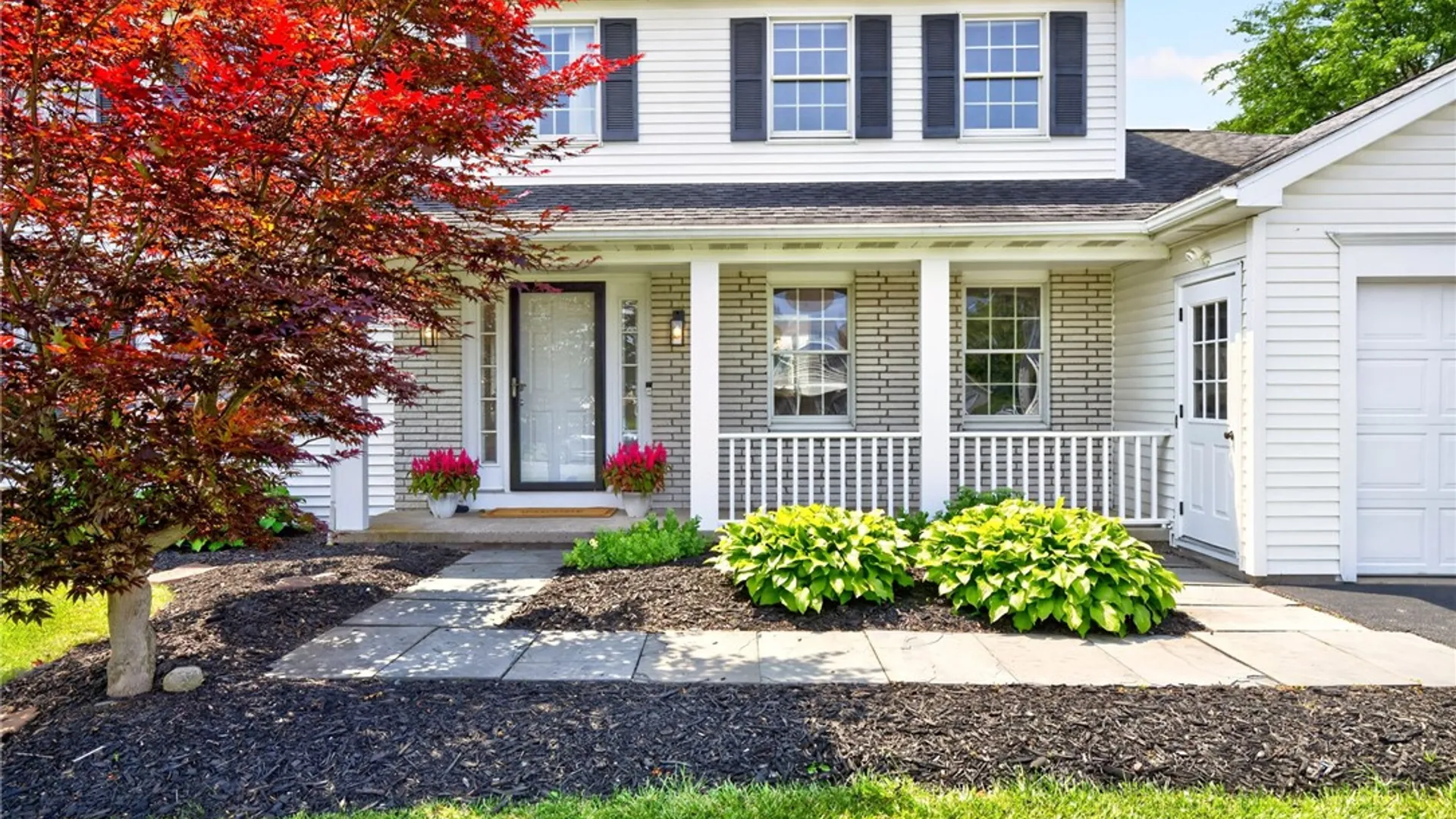 Property at 953 Dibbles Trl, Webster, NY 14580 2