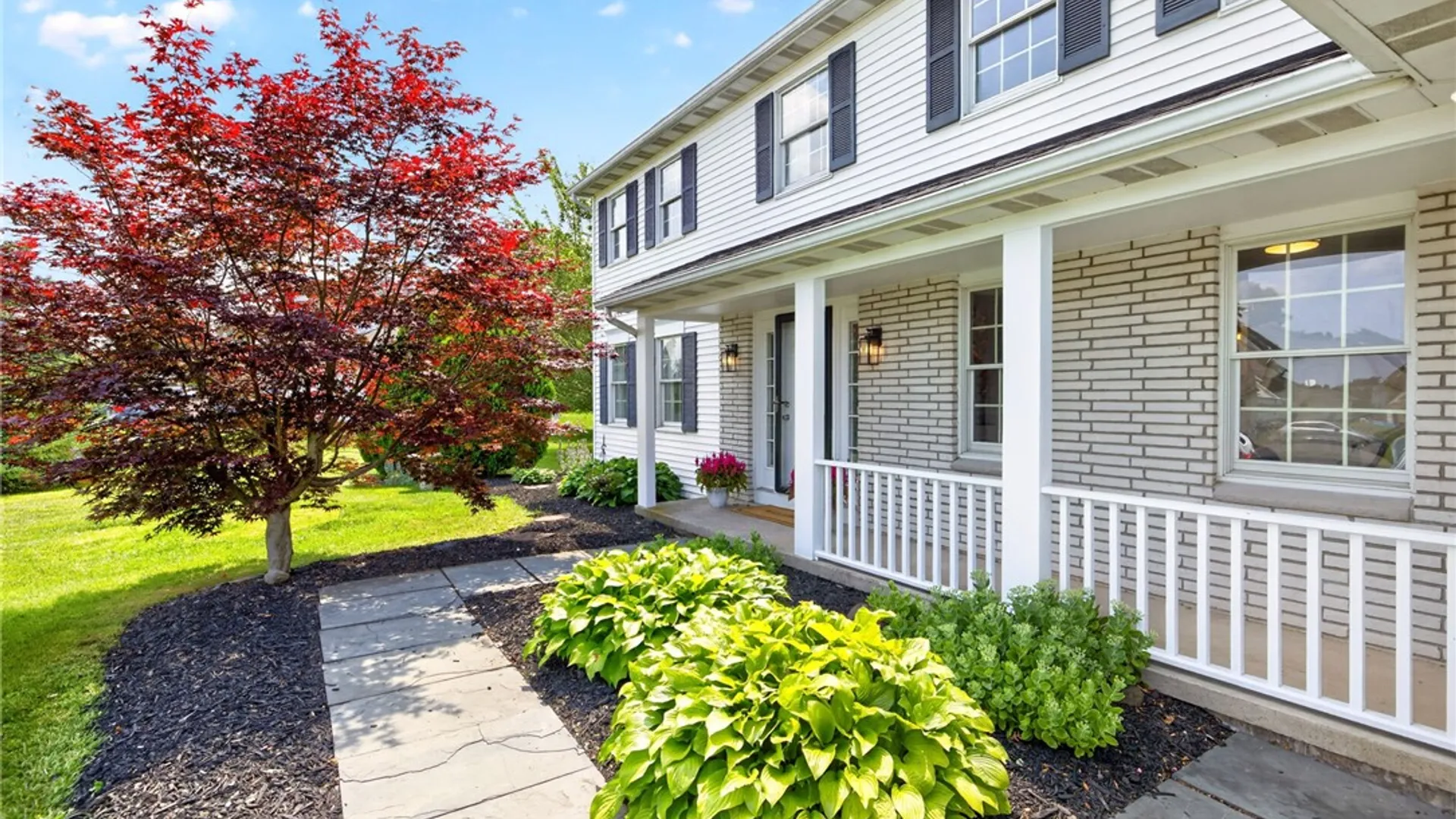 Property at 953 Dibbles Trl, Webster, NY 14580 3