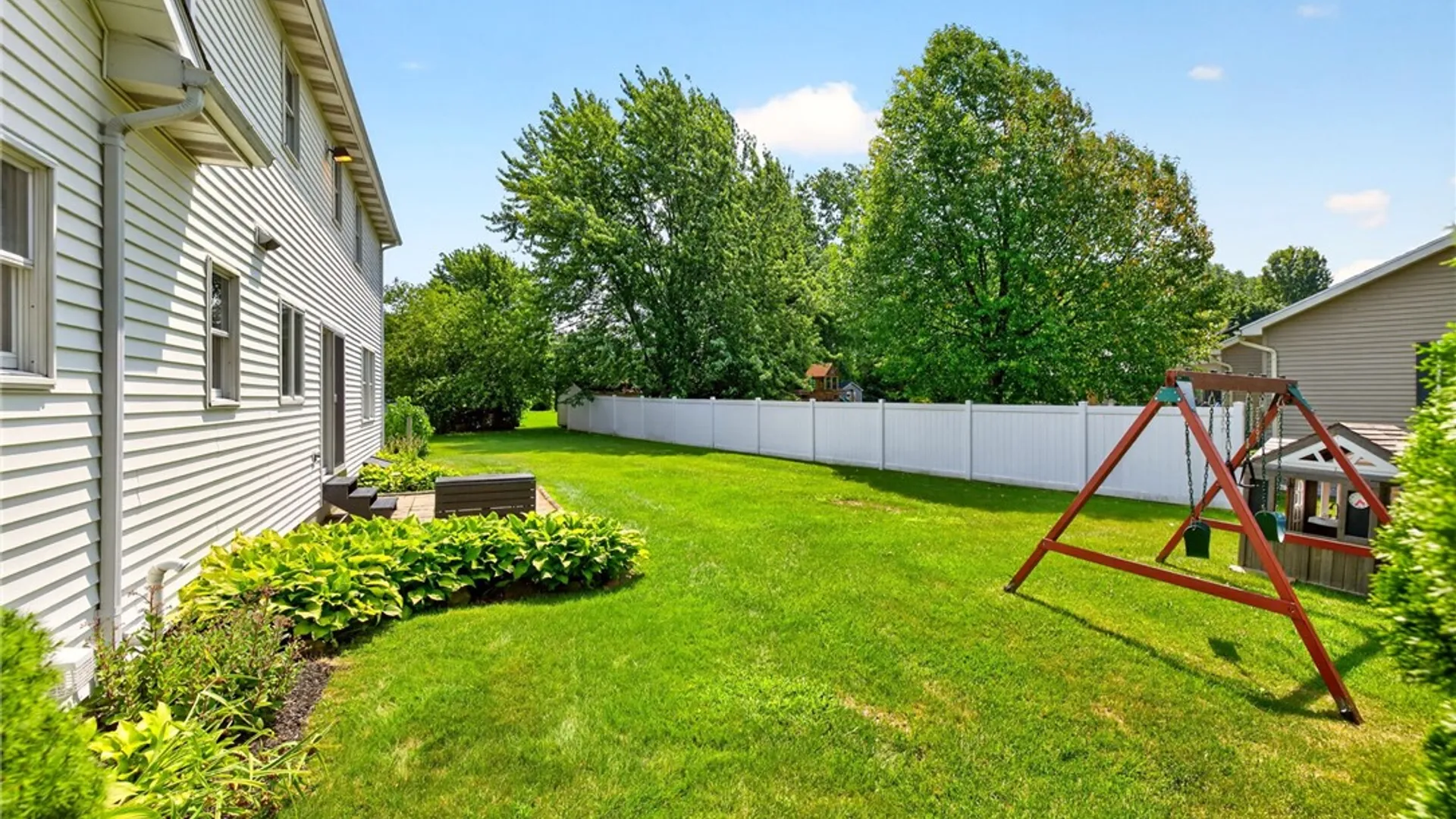 Property at 953 Dibbles Trl, Webster, NY 14580 41