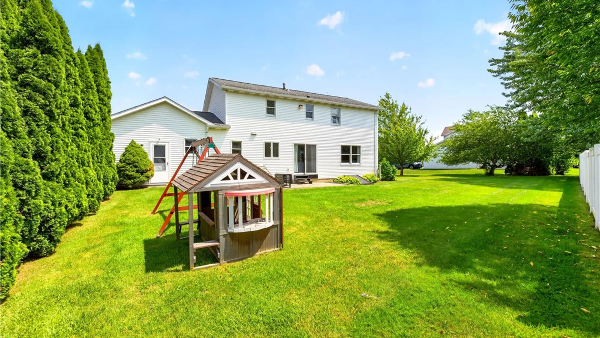 Property at 953 Dibbles Trl, Webster, NY 14580 42