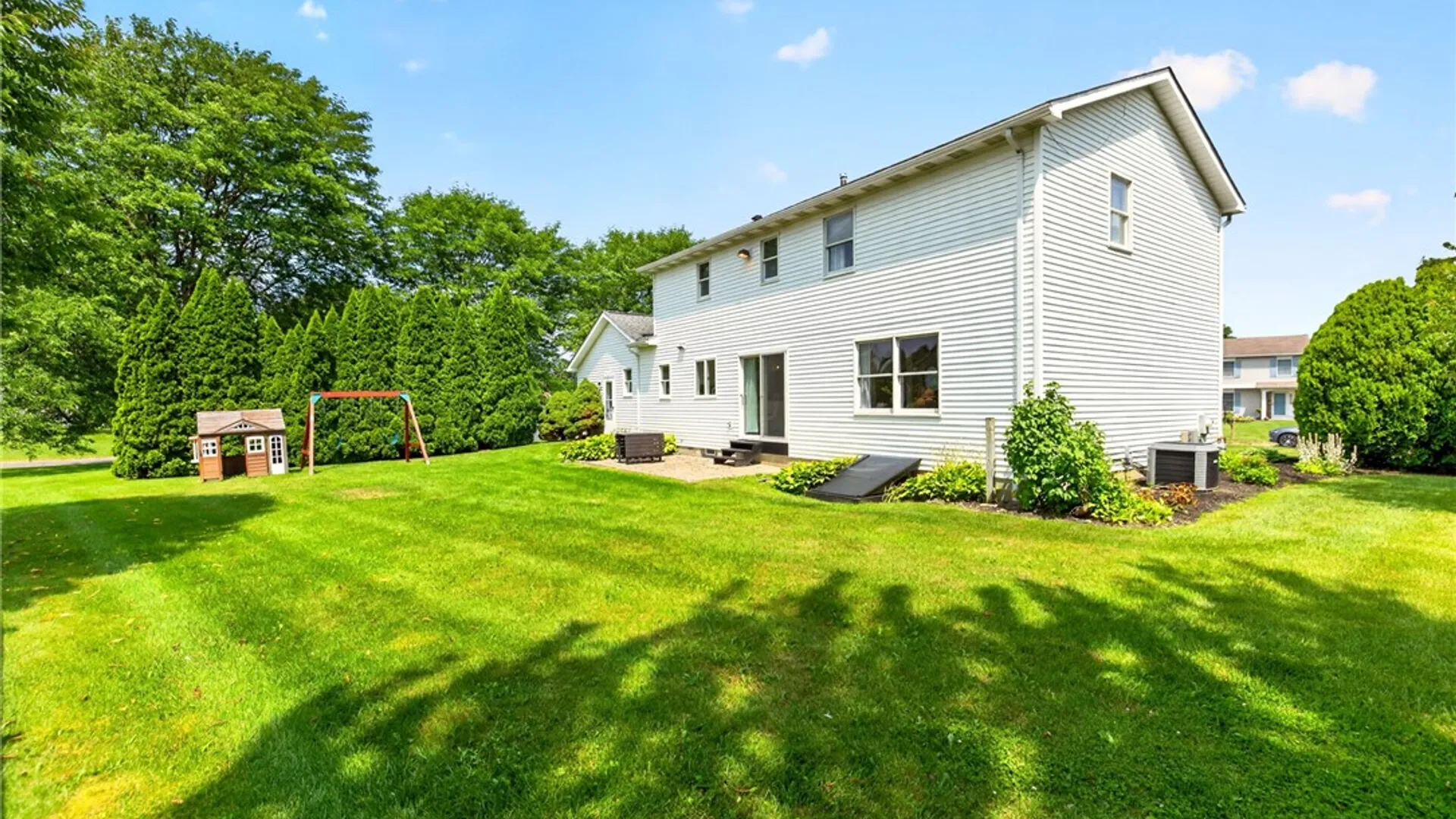 Property at 953 Dibbles Trl, Webster, NY 14580 43