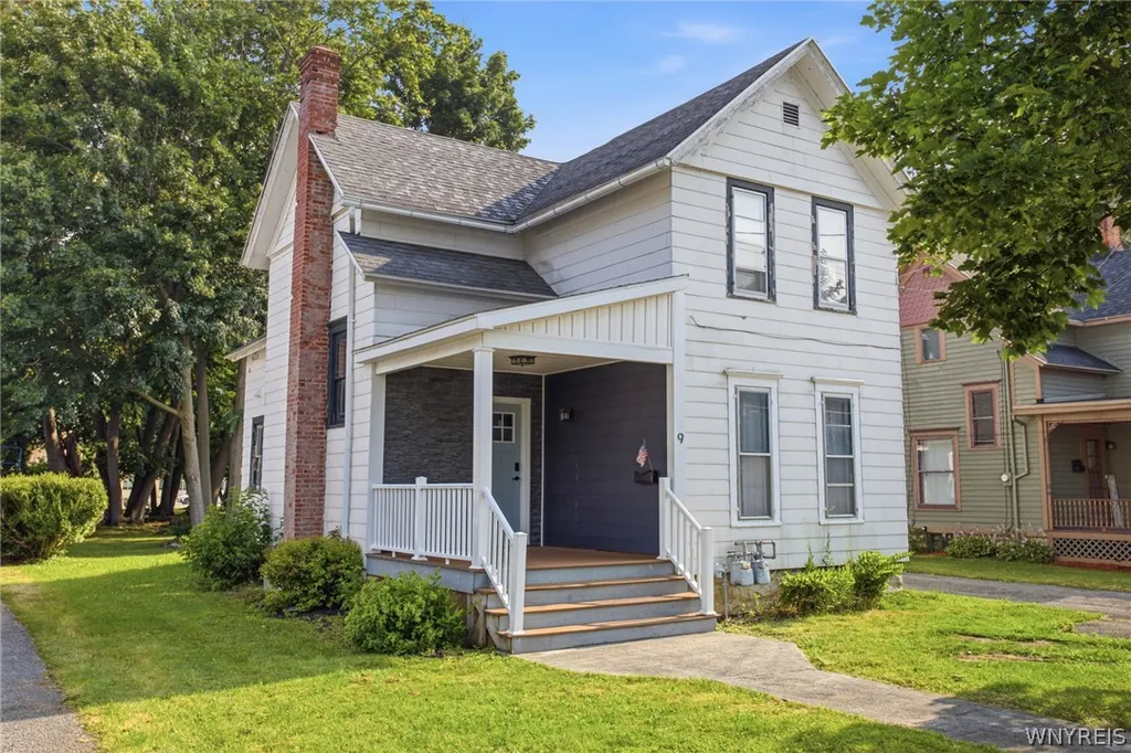 Property at 9 Lincoln Avenue, Leroy, NY 14482