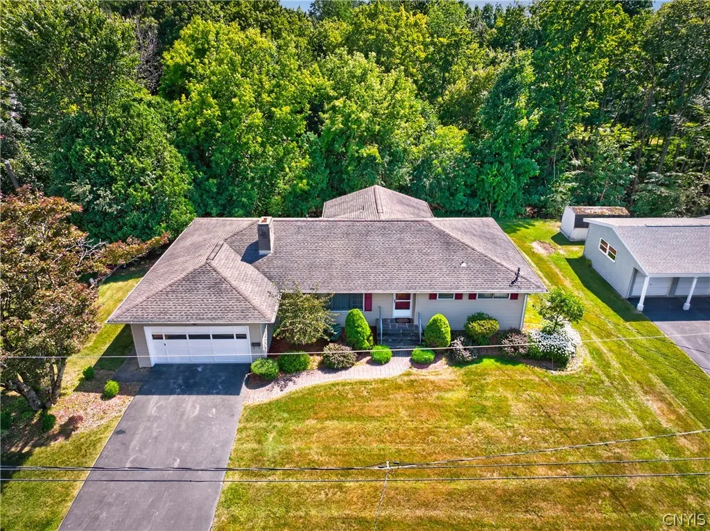 Property at 5 Robin Road, New Hartford, NY 13413