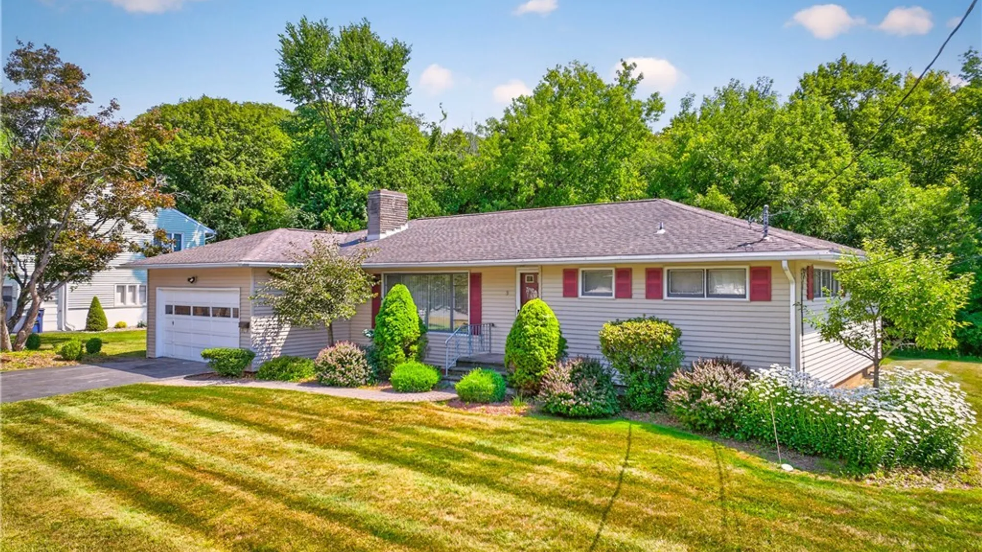 Property at 5 Robin Road, New Hartford, NY 13413 2