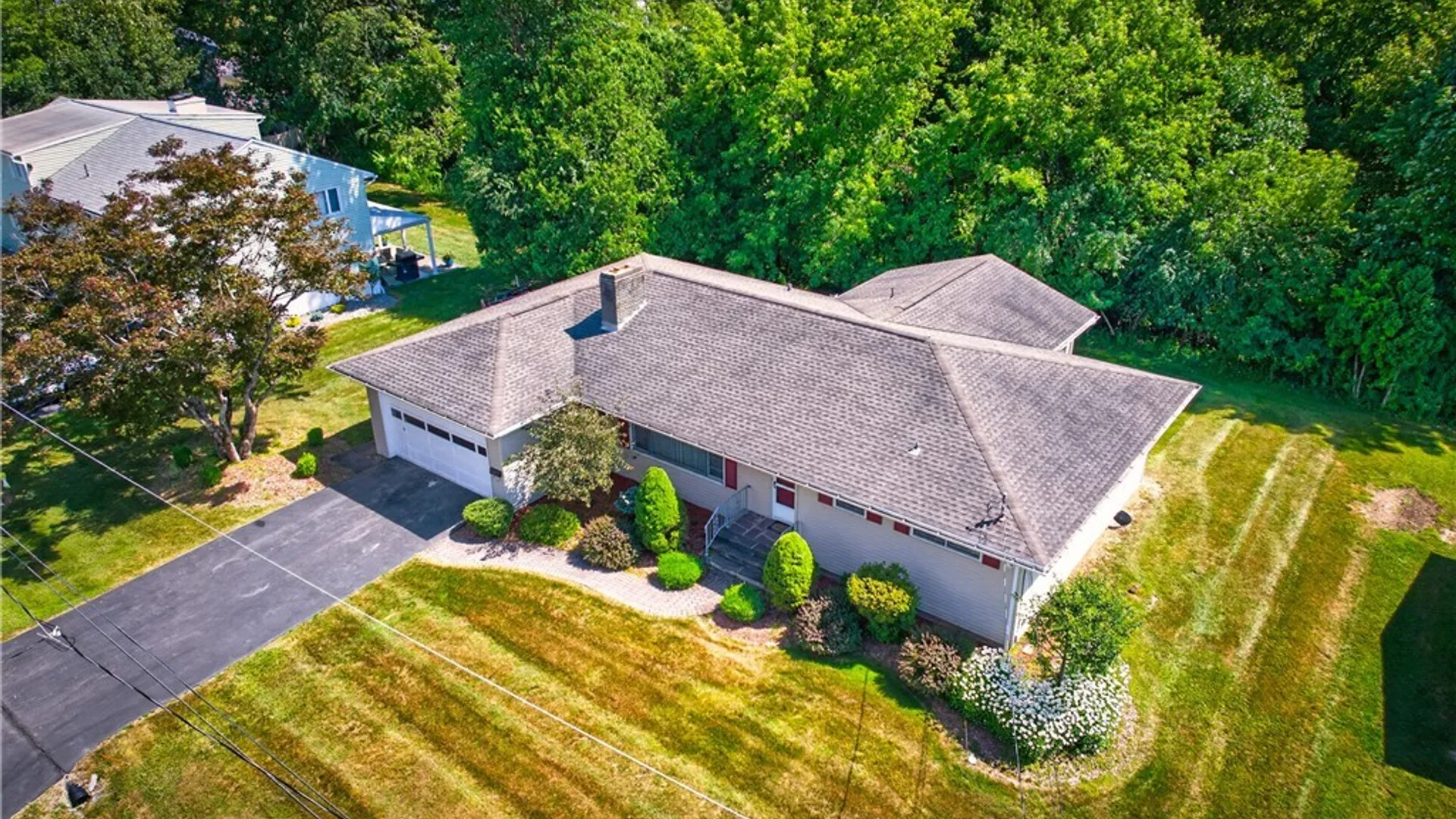 Property at 5 Robin Road, New Hartford, NY 13413 4