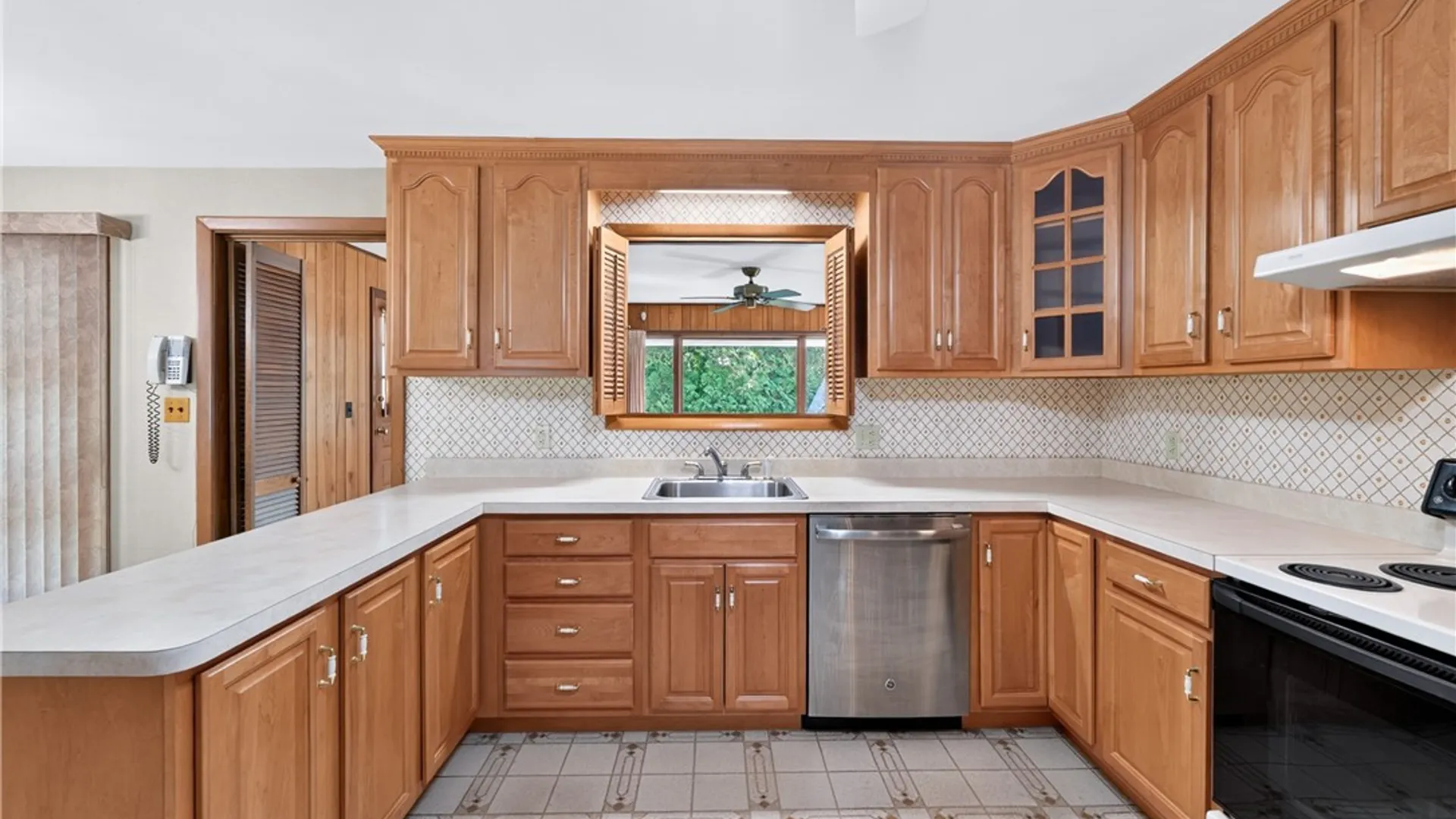 Property at 5 Robin Road, New Hartford, NY 13413 11