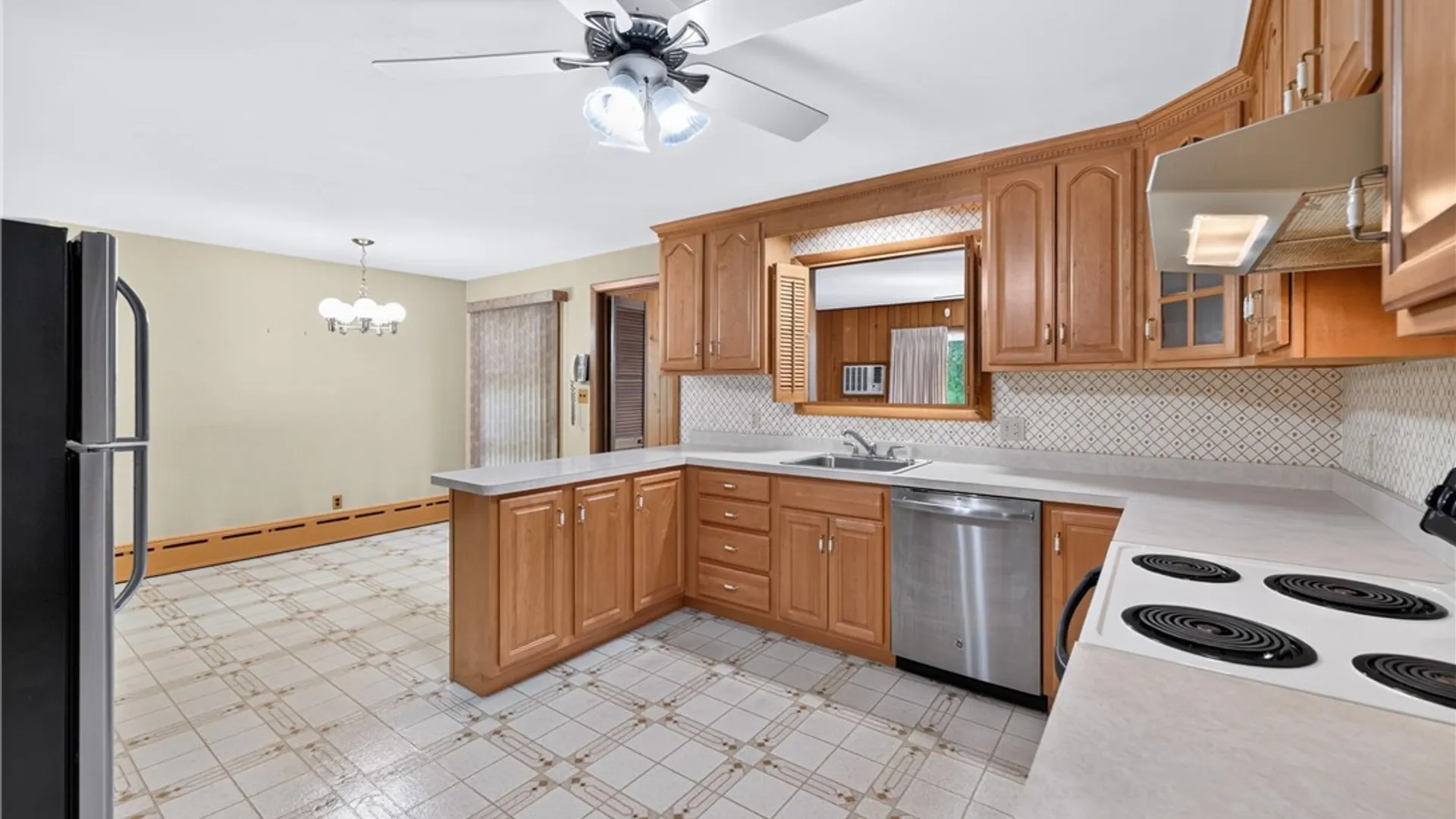 Property at 5 Robin Road, New Hartford, NY 13413 12