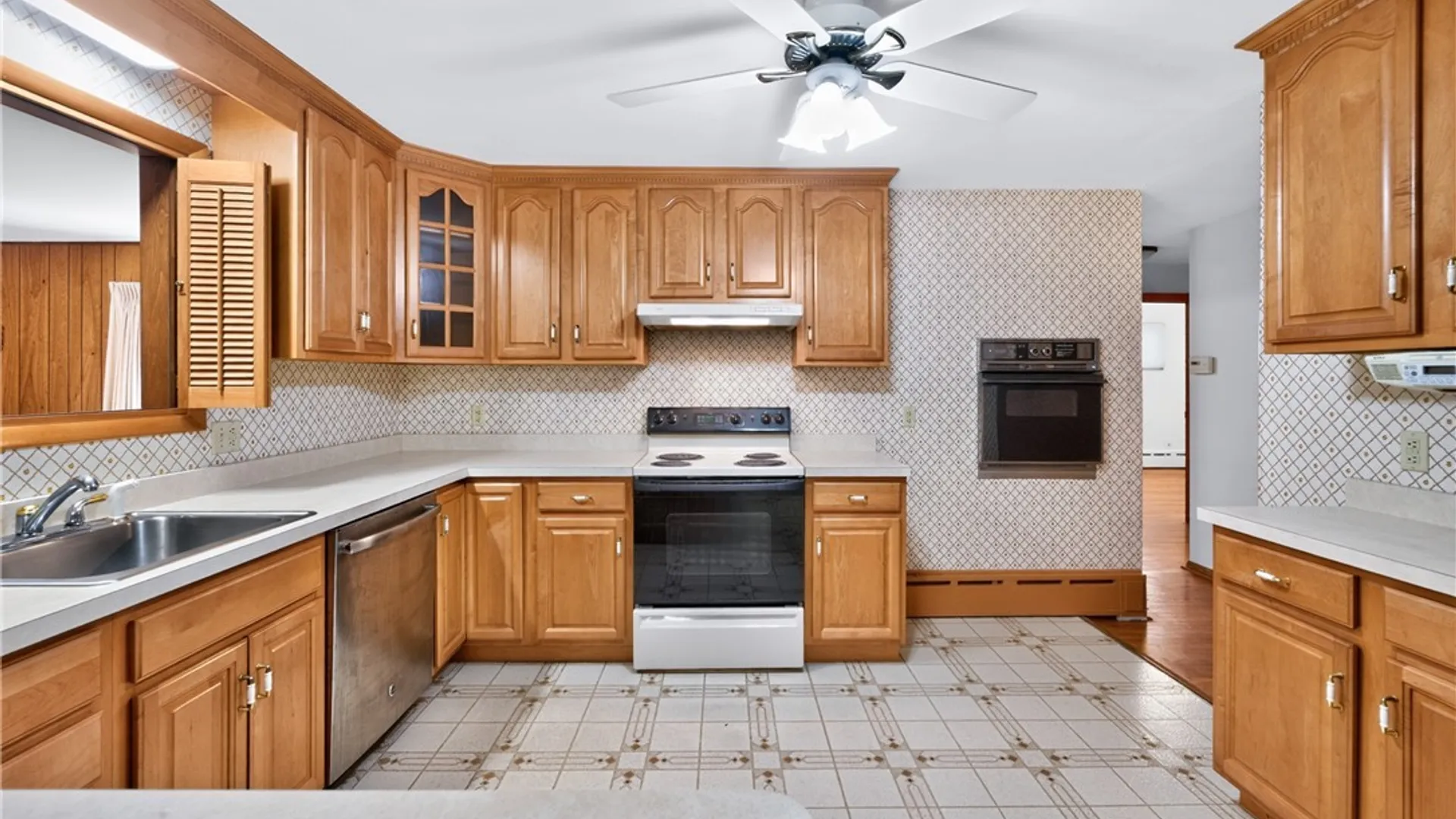 Property at 5 Robin Road, New Hartford, NY 13413 13