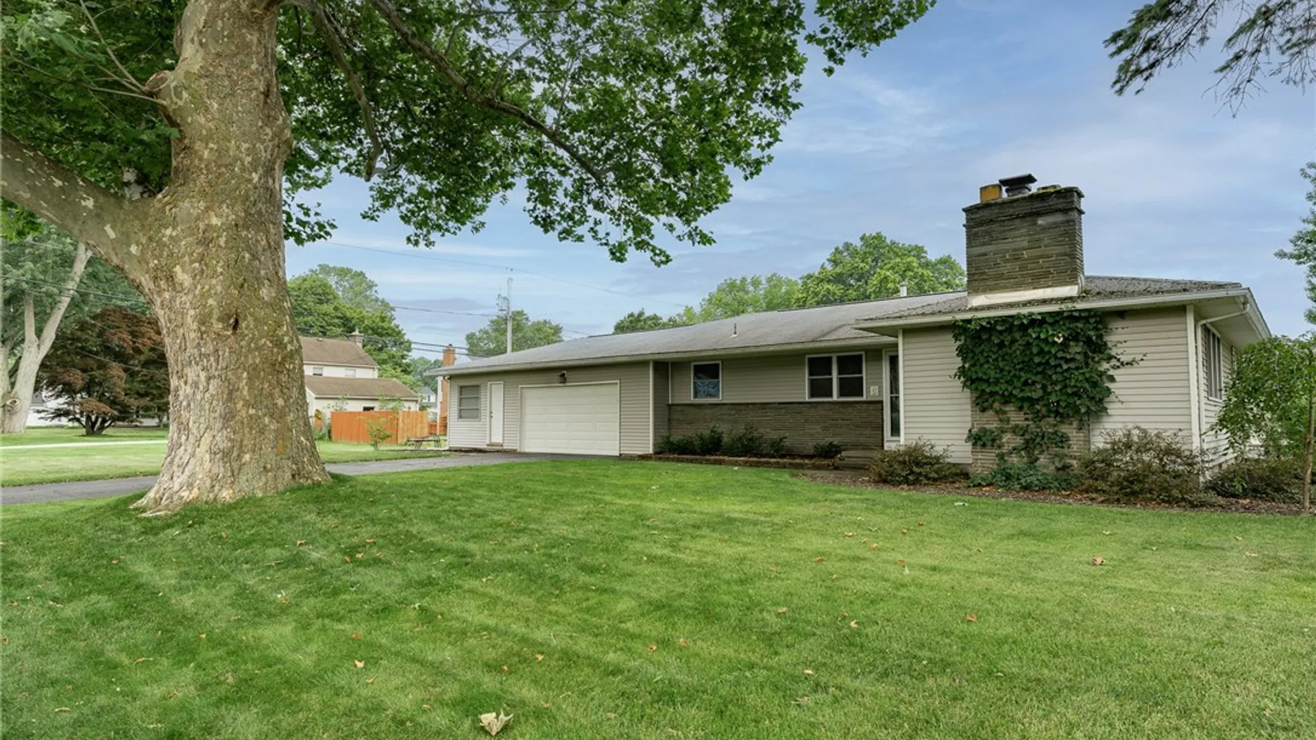 Property at 167 Willowen Dr, Irondequoit, NY 14609 2