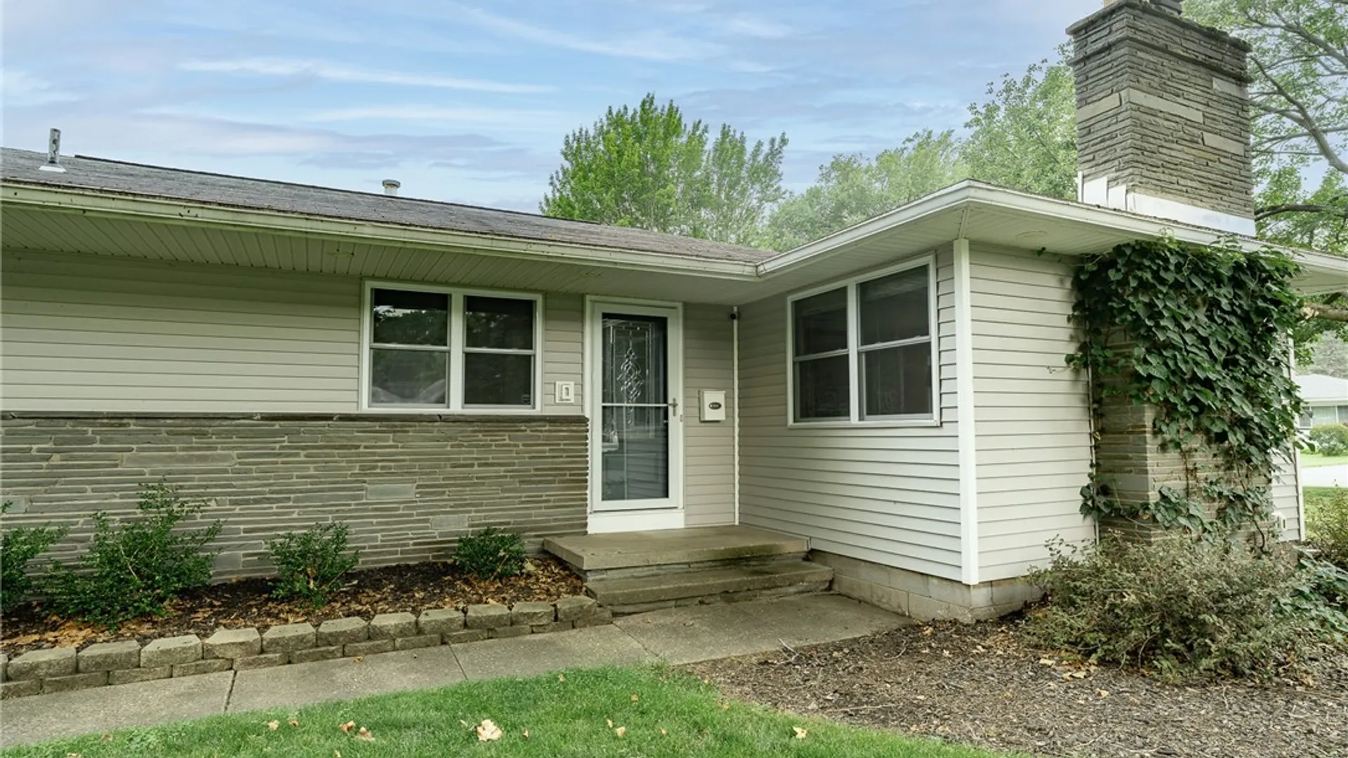 Property at 167 Willowen Dr, Irondequoit, NY 14609 3