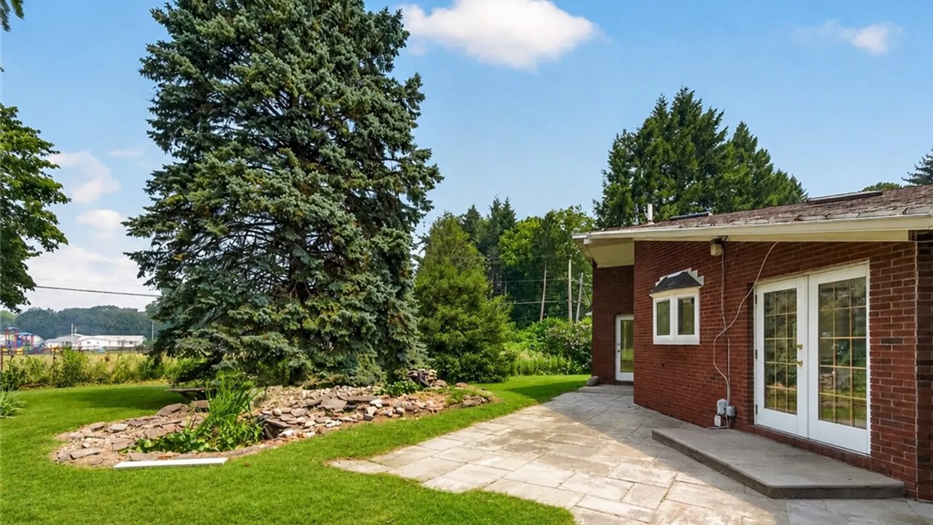 Property at 7 Frandee Lane, Greece, NY 14626 36