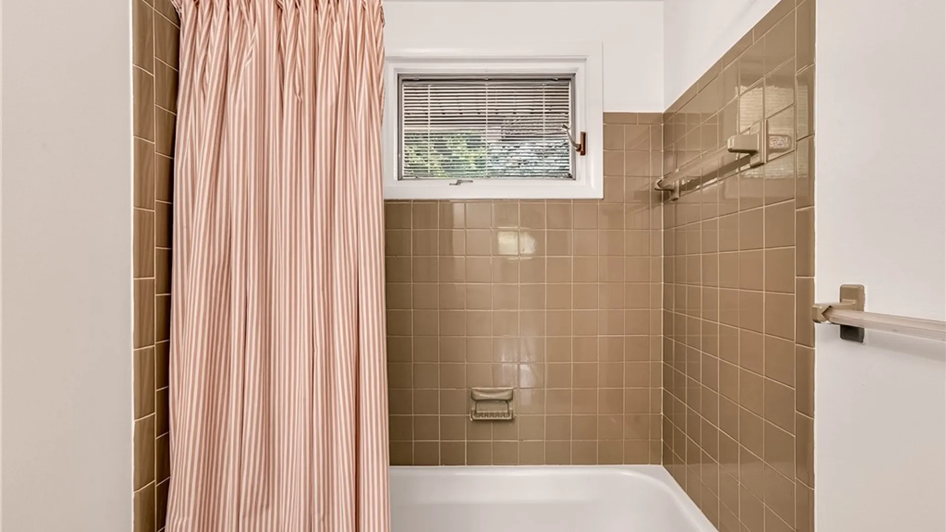 Property at 7 Frandee Lane, Greece, NY 14626 32