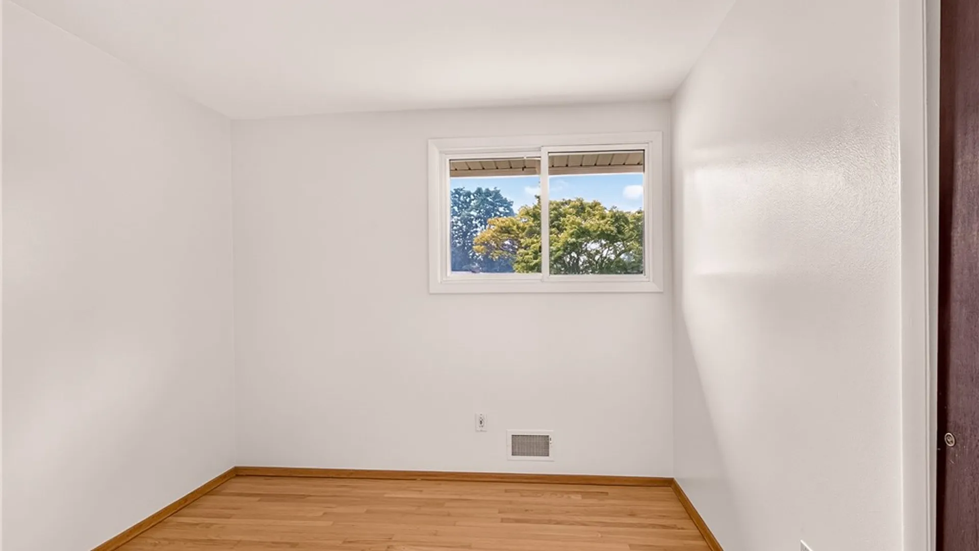 Property at 7 Frandee Lane, Greece, NY 14626 24