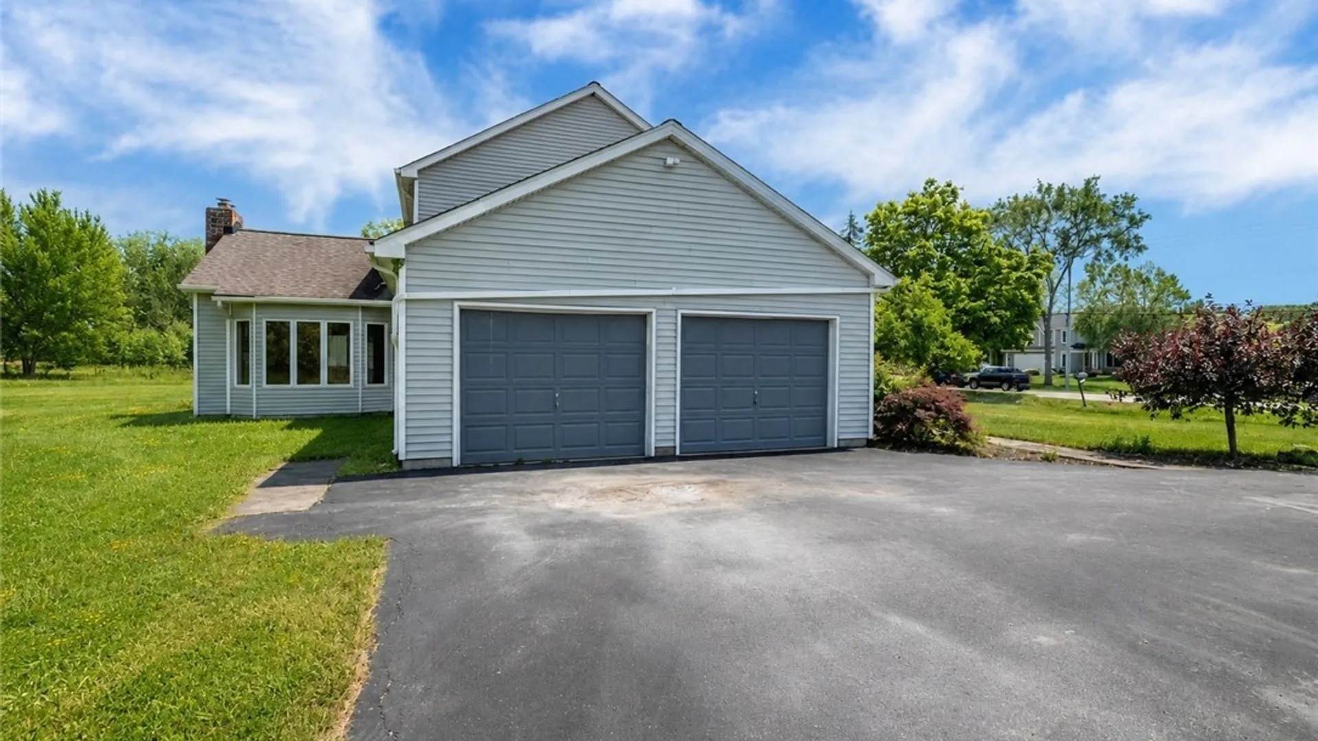 Property at 5111 Oakwood Drive, Pendleton, NY 14120 4