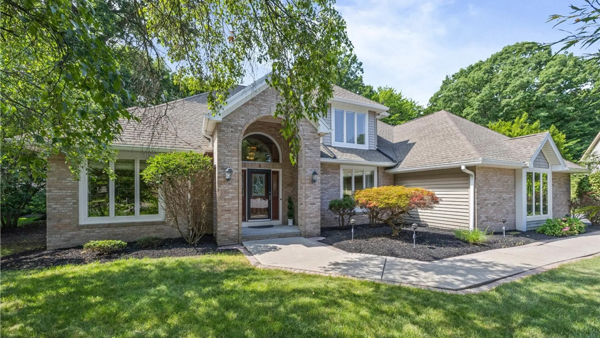 Property at 6 Crabtree Circle, Penfield, NY 14580 2