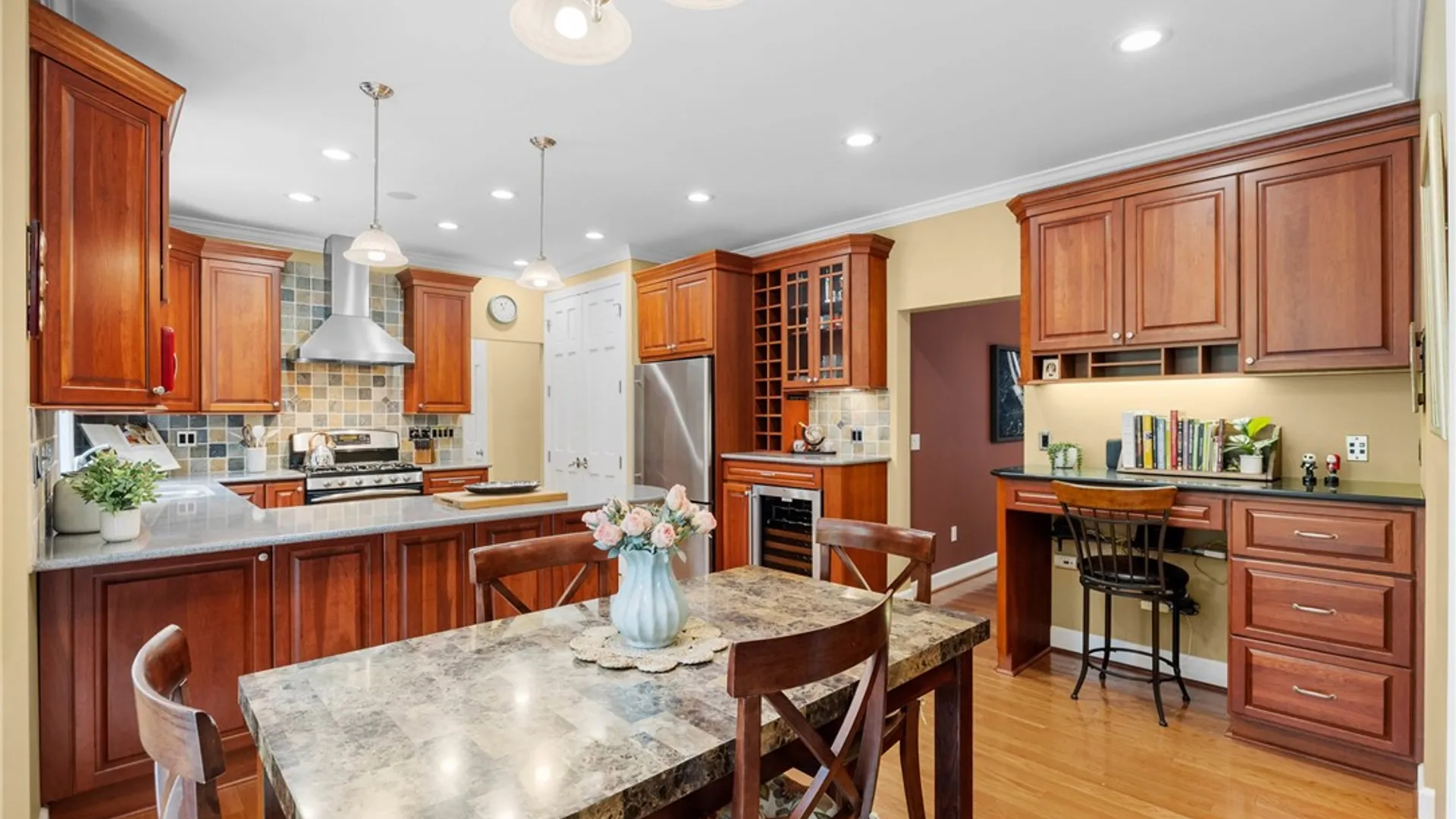 Property at 6 Crabtree Circle, Penfield, NY 14580 20