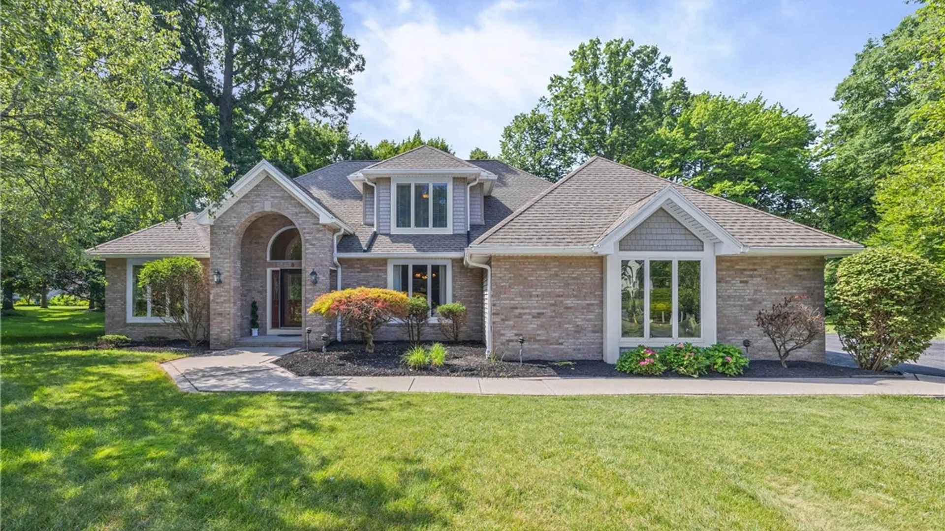 Property at 6 Crabtree Circle, Penfield, NY 14580 3