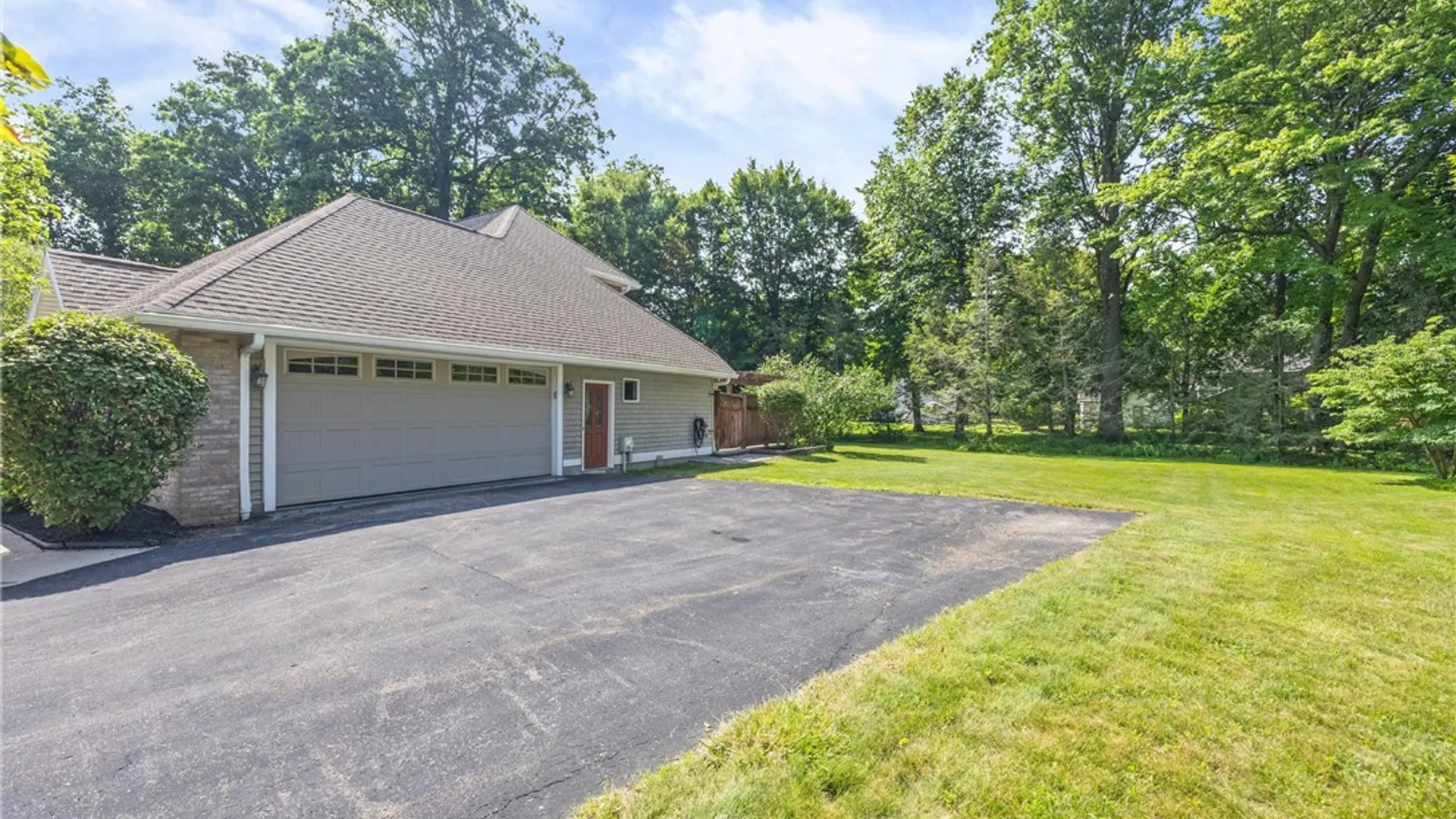 Property at 6 Crabtree Circle, Penfield, NY 14580 4