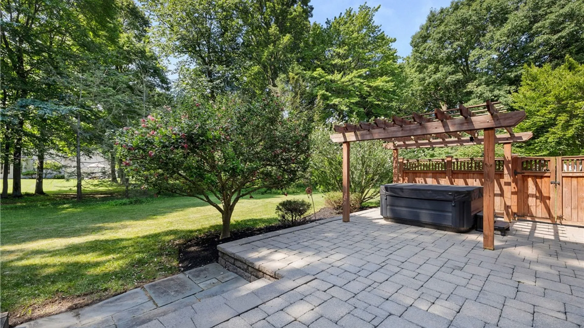 Property at 6 Crabtree Circle, Penfield, NY 14580 40