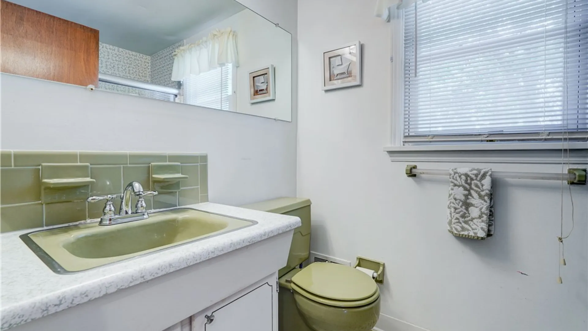 Property at 23 Lambeth Loop, Perinton, NY 14450 34