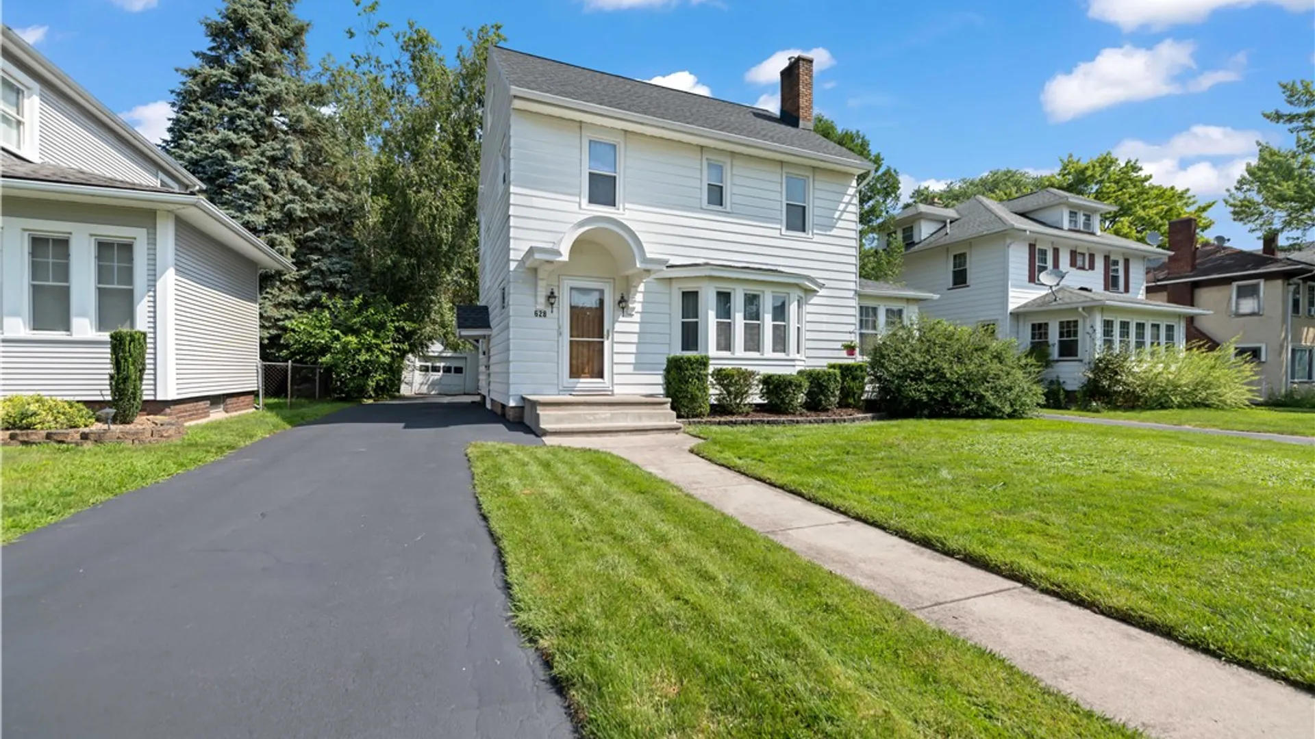 Property at 628 Laurelton Road, Irondequoit, NY 14609 2
