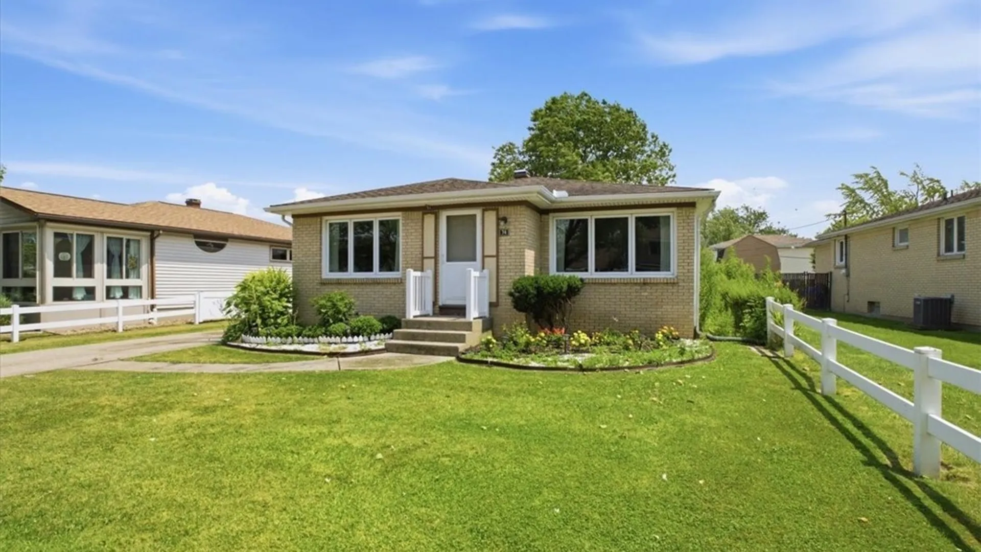 Property at 74 Lucy Lane, Cheektowaga, NY 14225 2