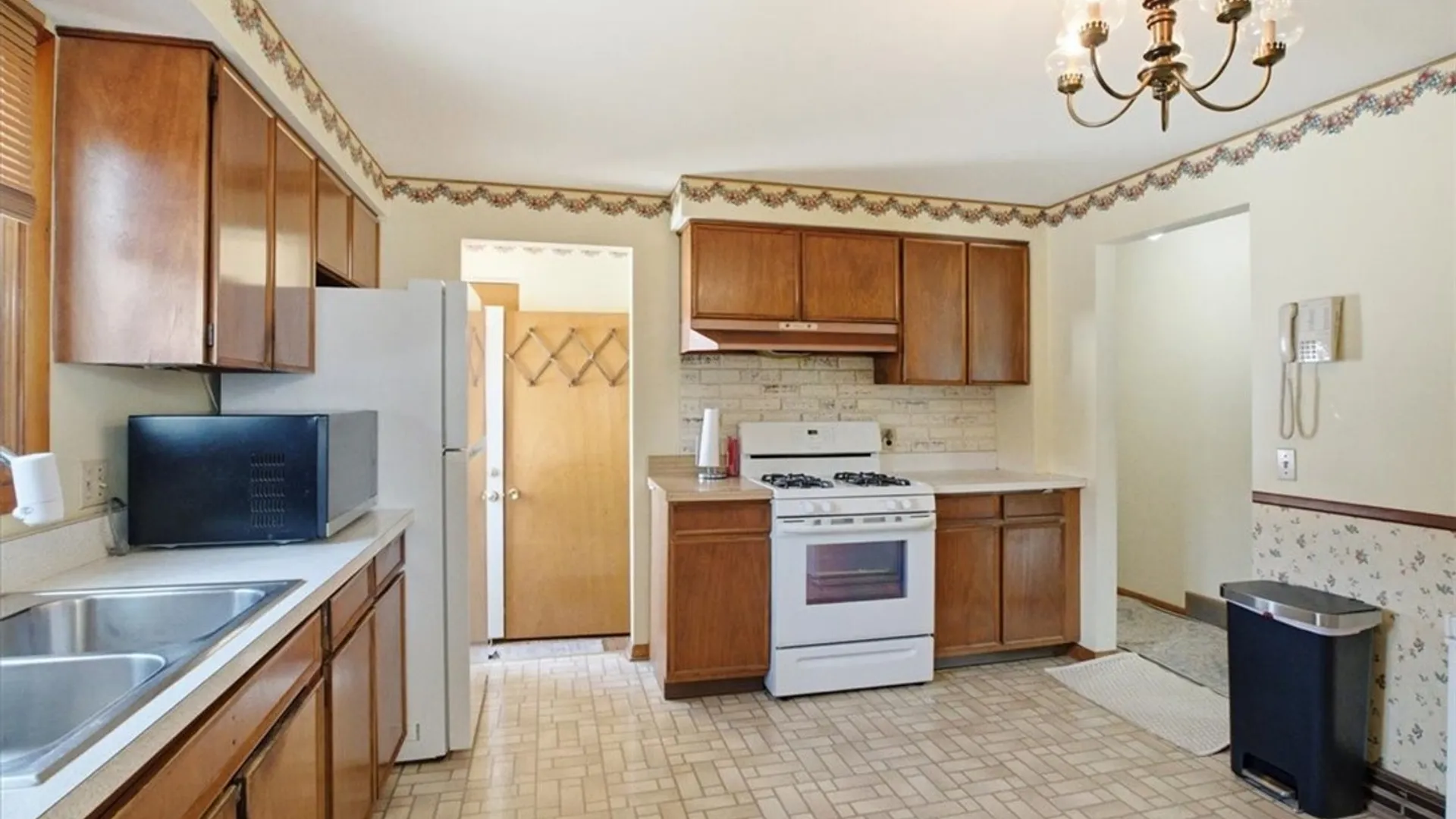 Property at 74 Lucy Lane, Cheektowaga, NY 14225 4