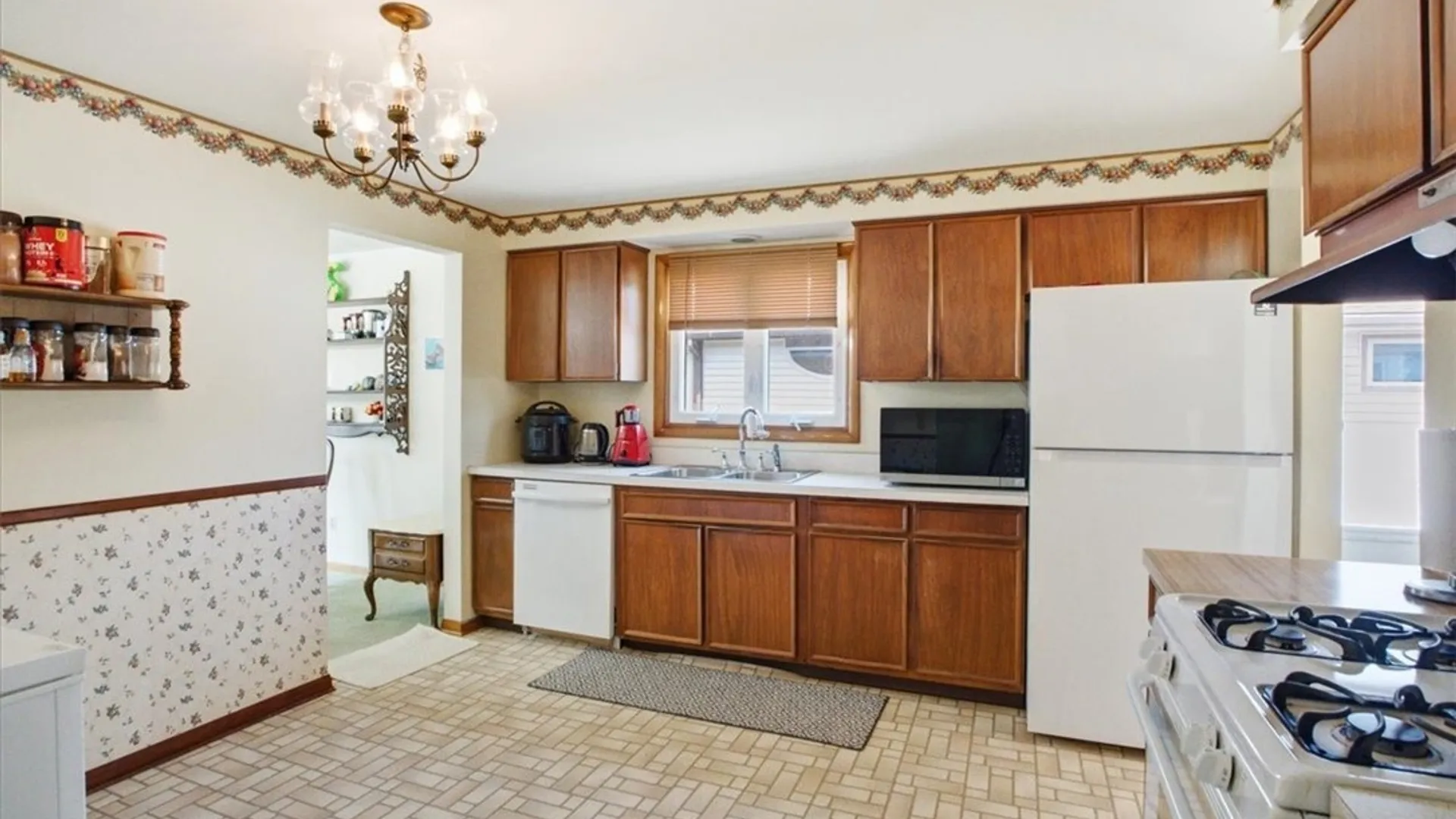 Property at 74 Lucy Lane, Cheektowaga, NY 14225 5
