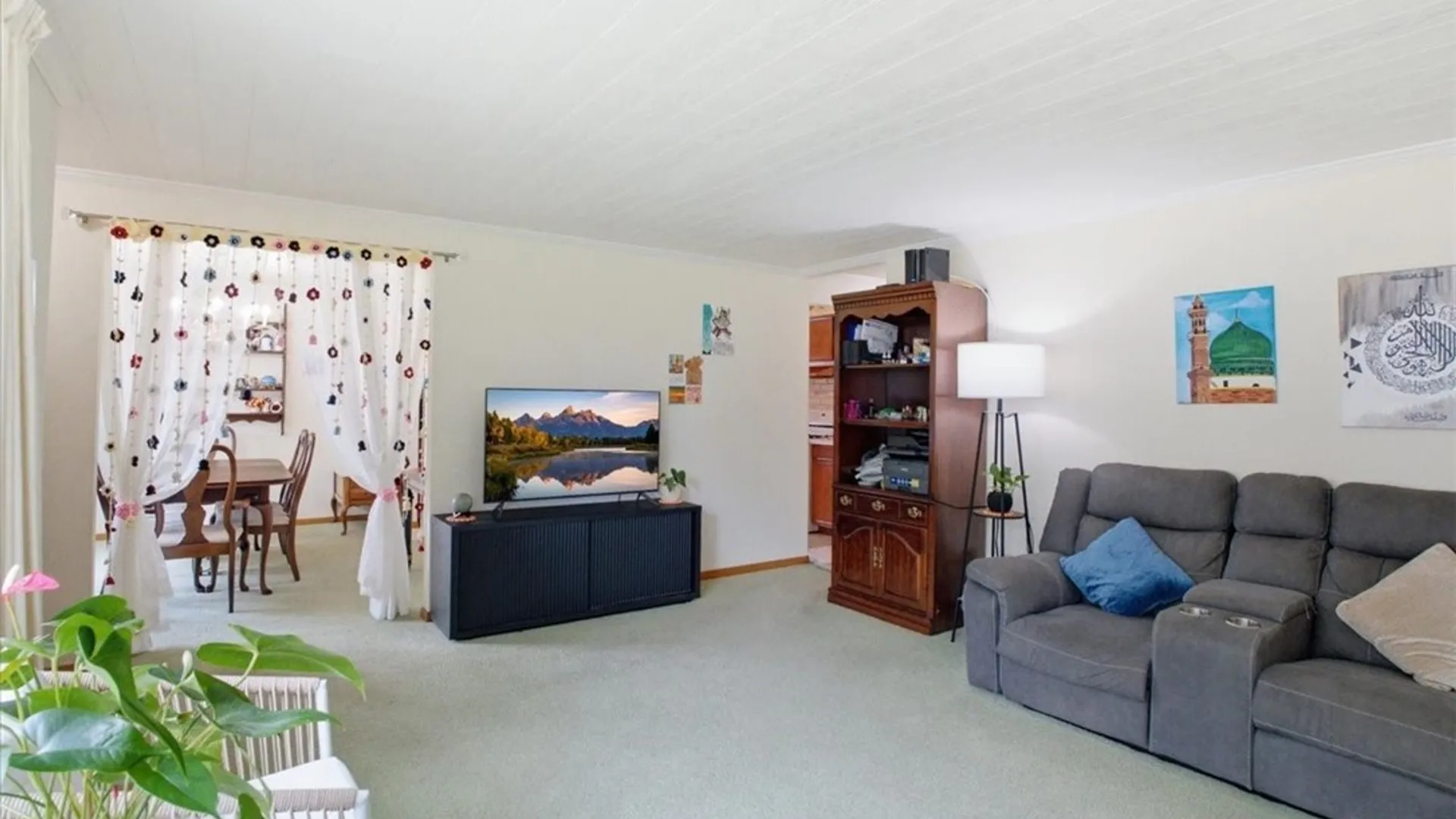 Property at 74 Lucy Lane, Cheektowaga, NY 14225 8