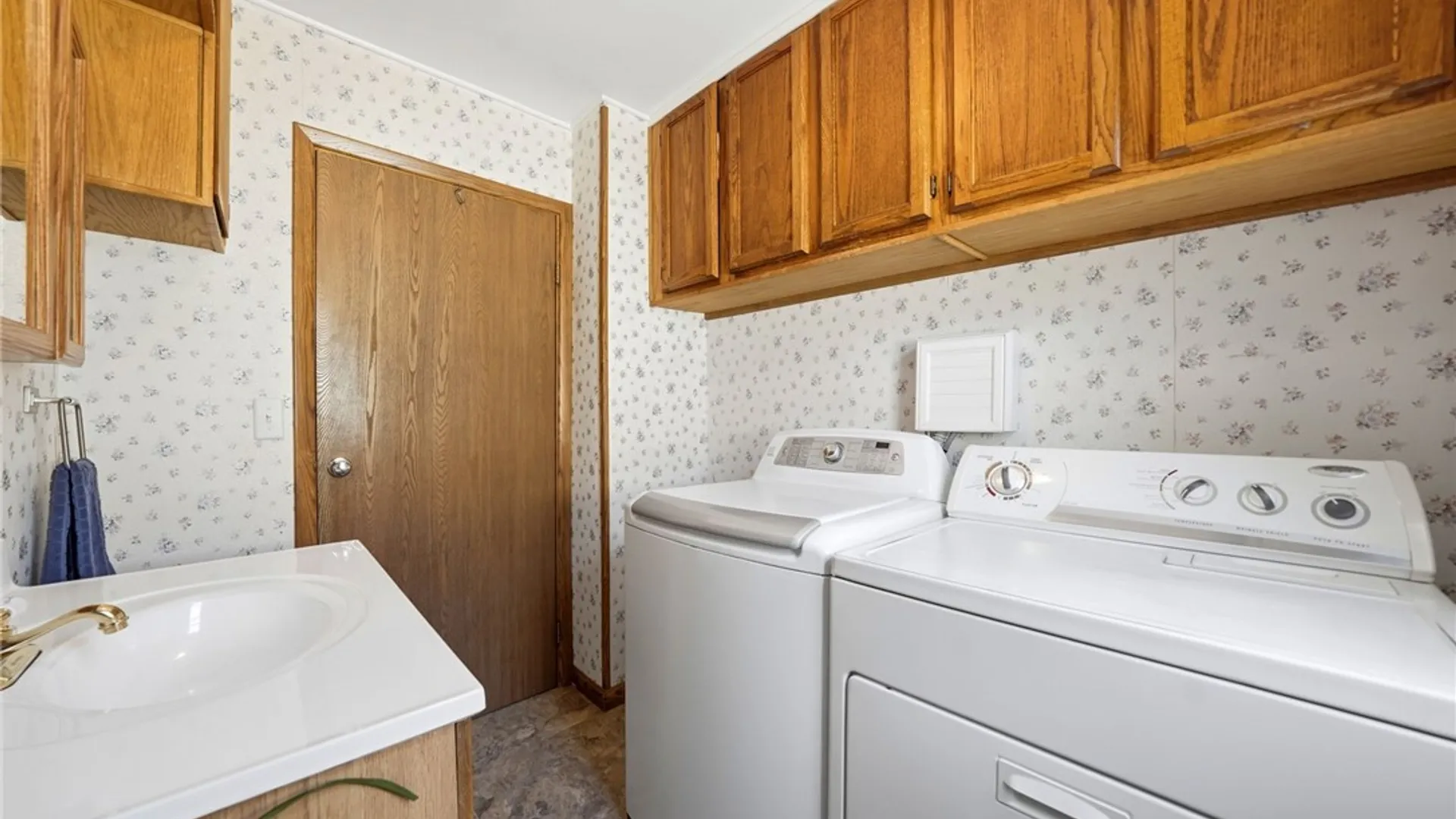 Property at 47 E Milnor Avenue, Lackawanna, NY 14218 10