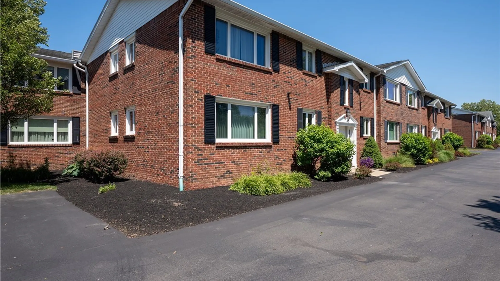 Property at 1040 Reserve Road, West Seneca, NY 14224 2
