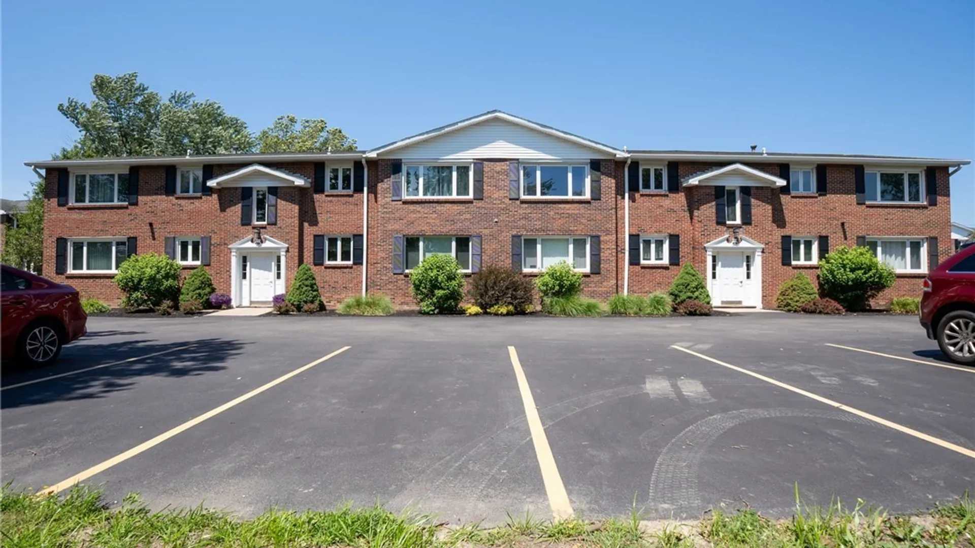 Property at 1040 Reserve Road, West Seneca, NY 14224 3