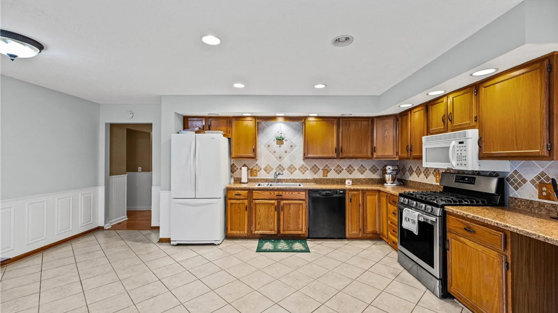 Property at 24 Noel Drive, Gates, NY 14606 11