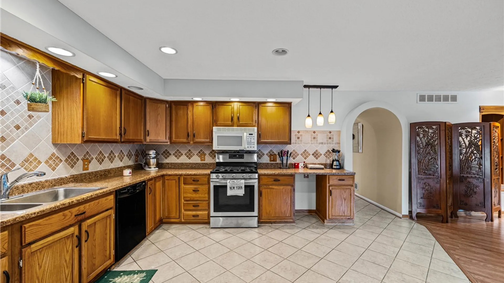 Property at 24 Noel Drive, Gates, NY 14606 9