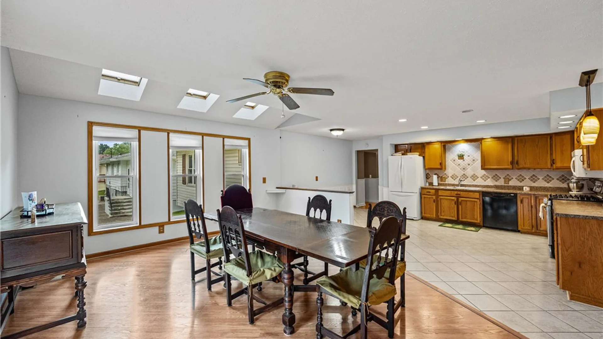 Property at 24 Noel Drive, Gates, NY 14606 16