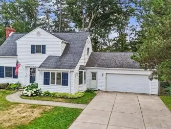 Property at 758 Pasadena Avenue, Niagara Falls, NY 14304