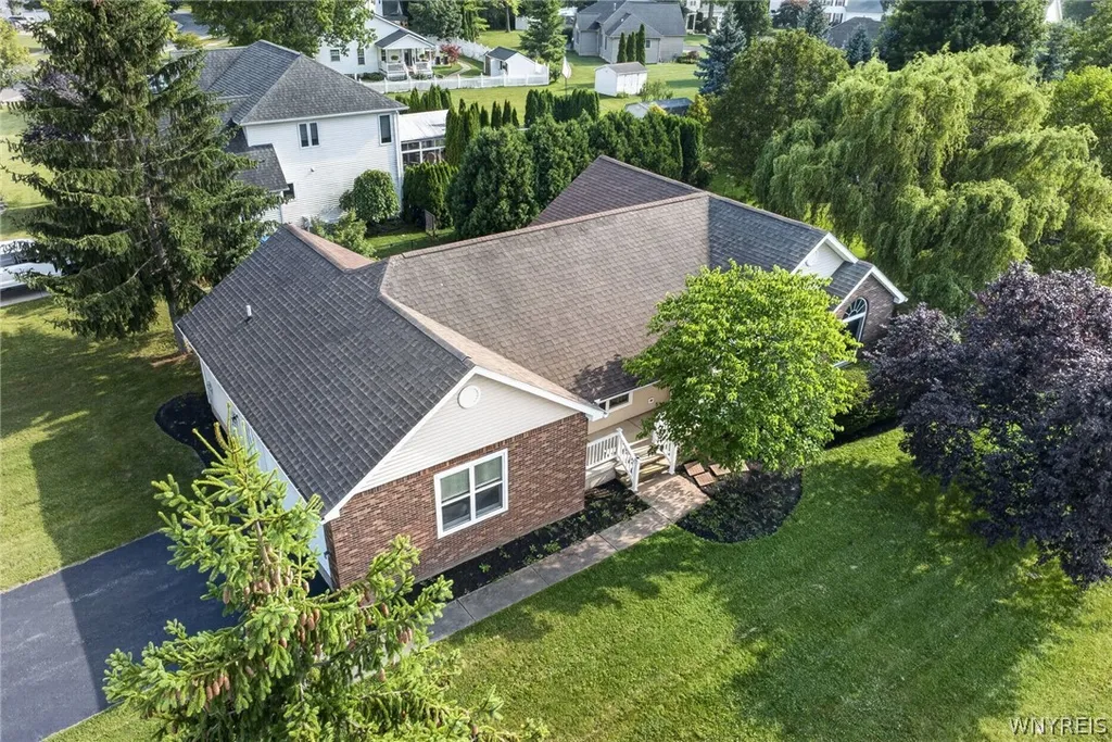 Property at 429 Carrollwood Drive, Porter, NY 14174
