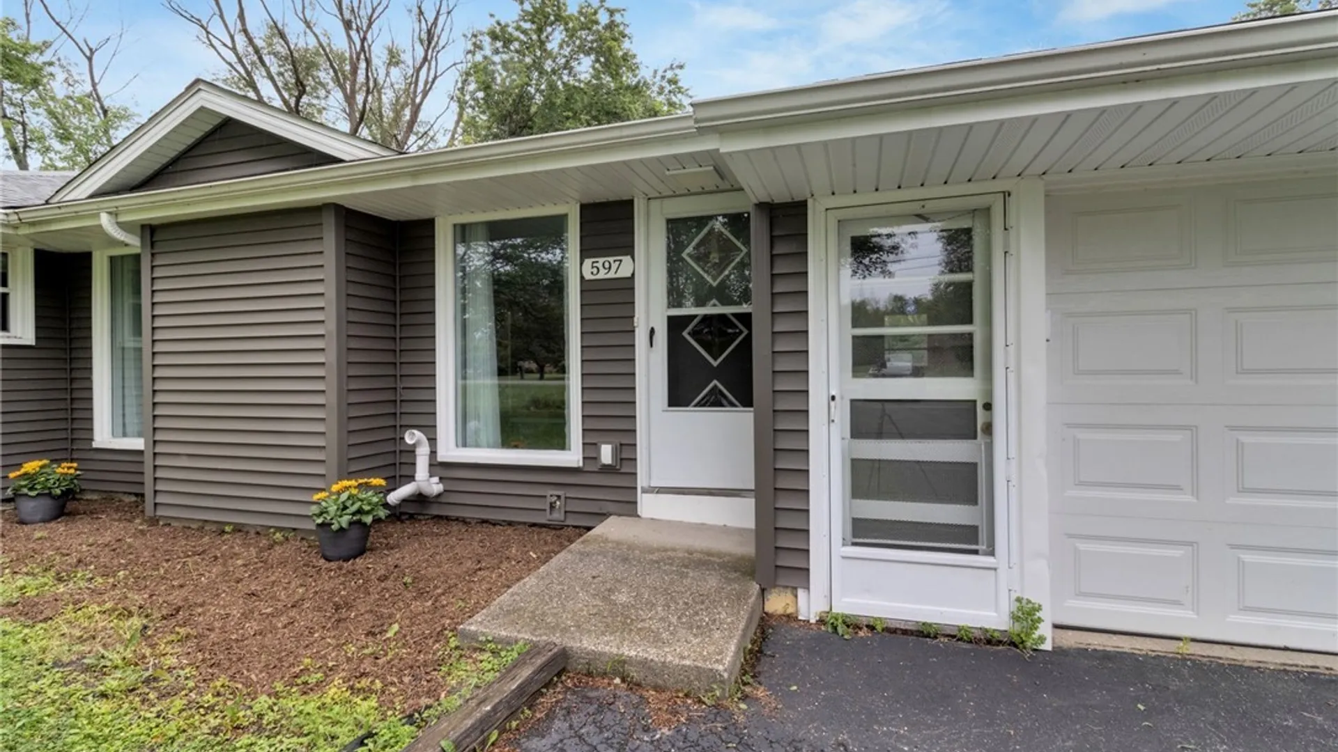 Property at 597 Alt Boulevard, Grand Island, NY 14072 3