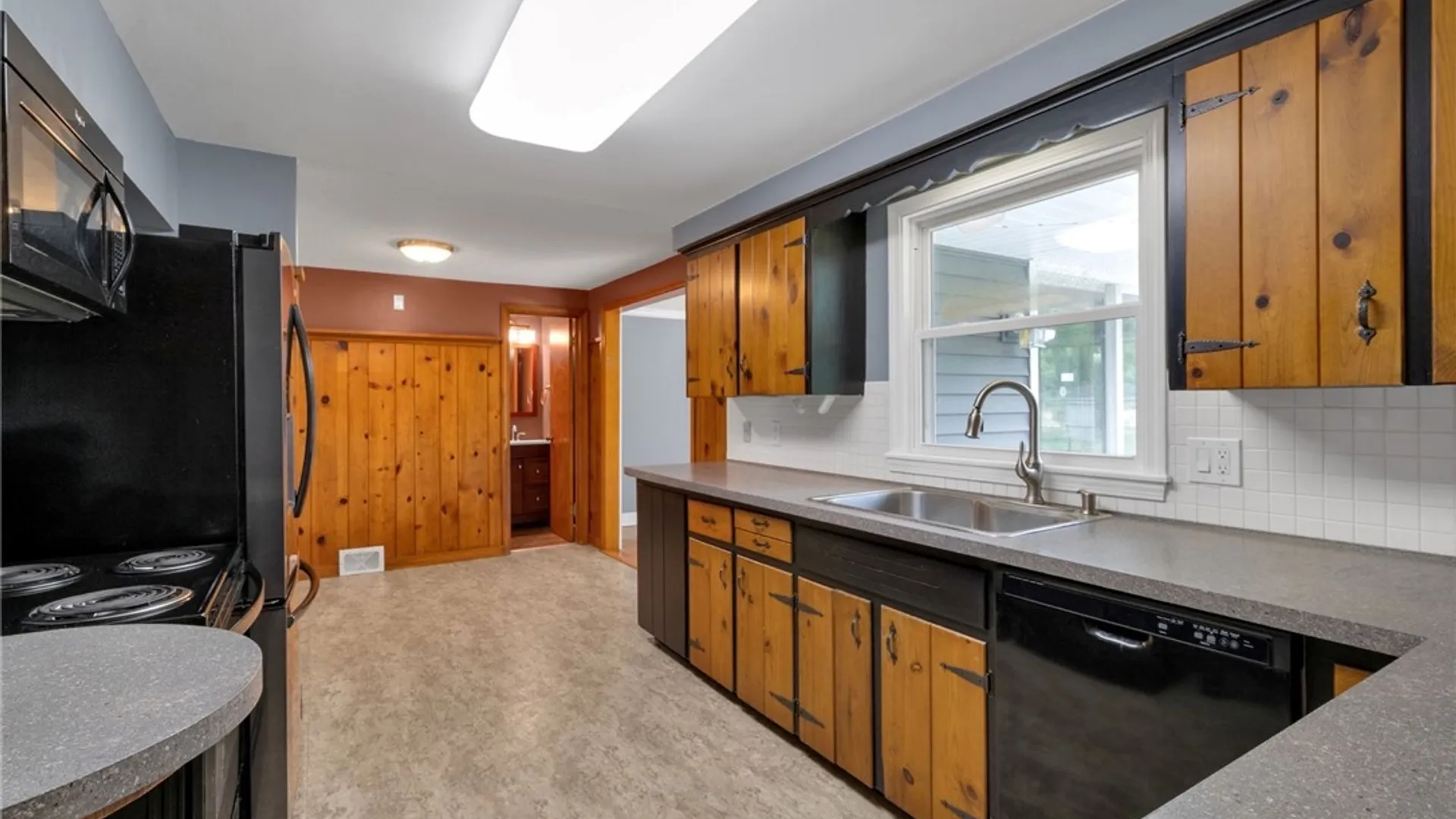 Property at 597 Alt Boulevard, Grand Island, NY 14072 10