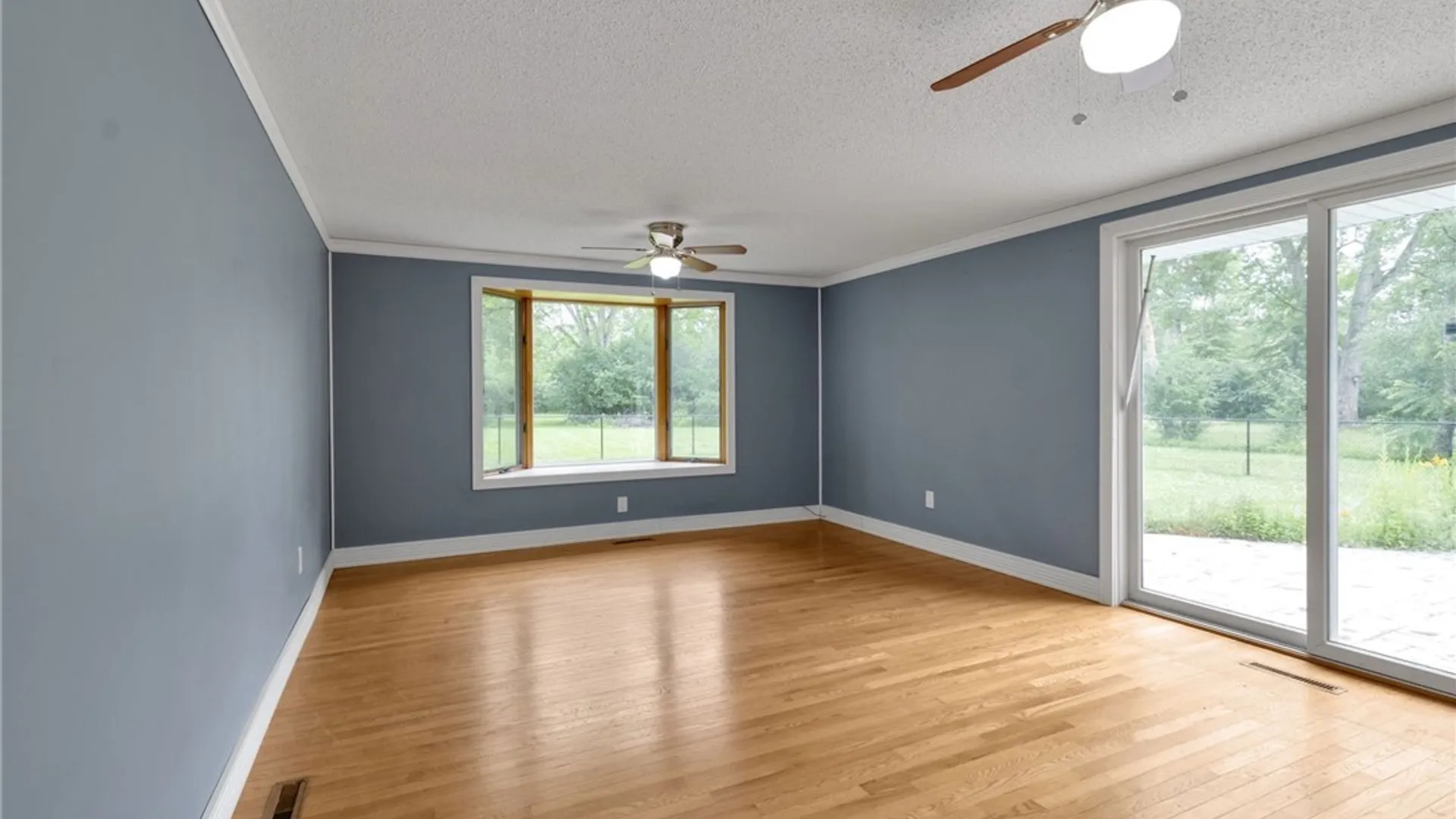 Property at 597 Alt Boulevard, Grand Island, NY 14072 12