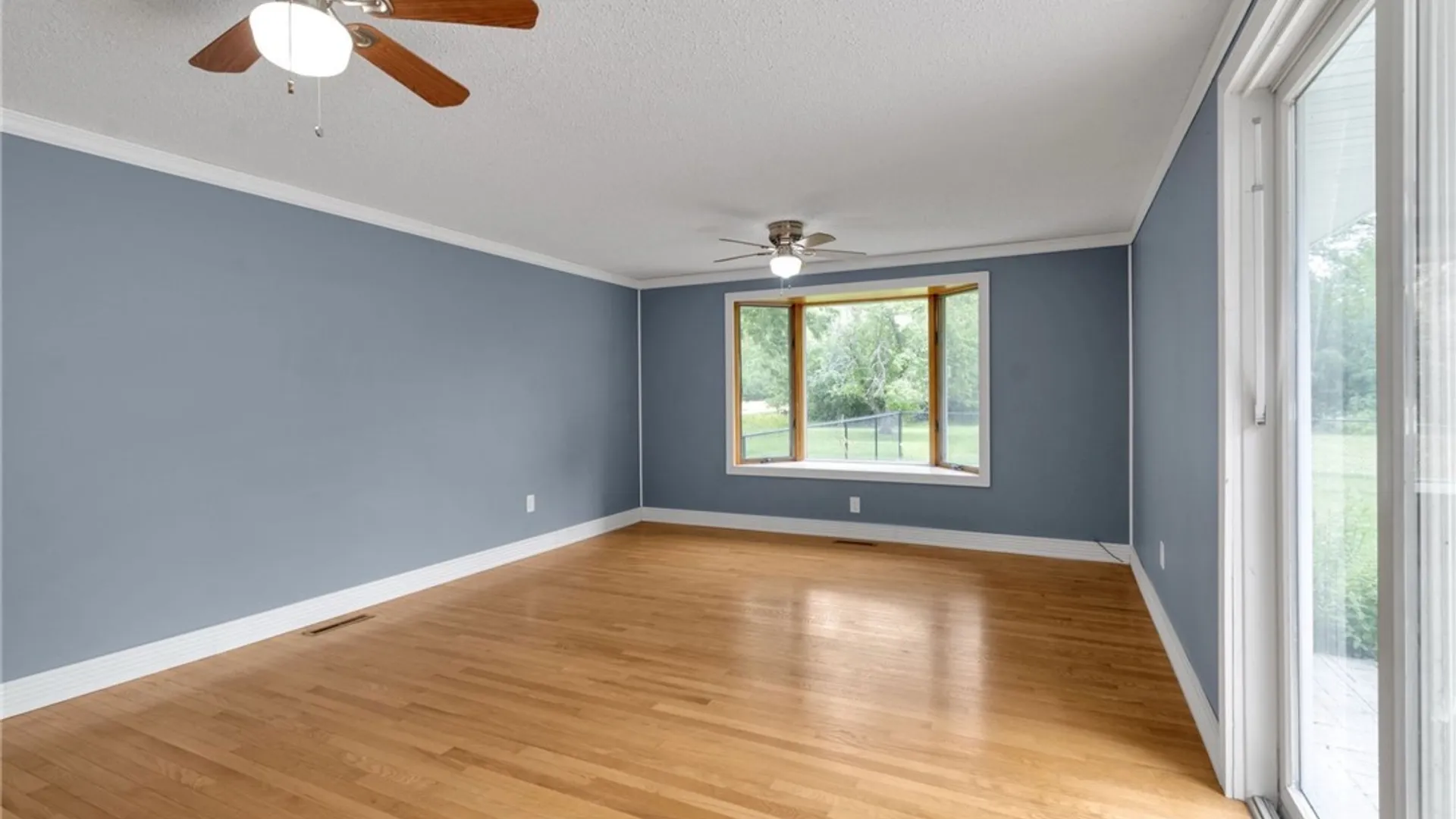 Property at 597 Alt Boulevard, Grand Island, NY 14072 13
