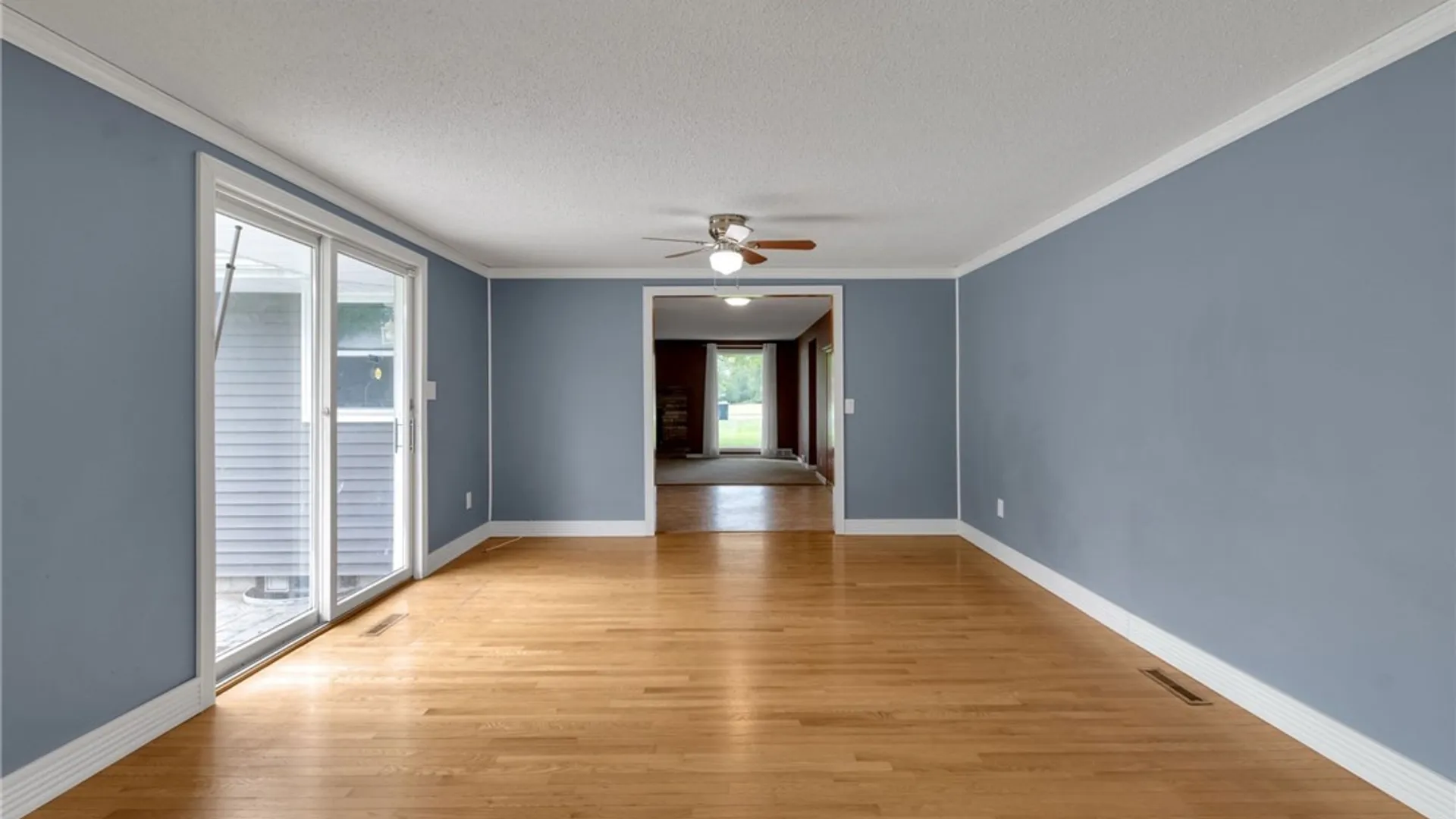 Property at 597 Alt Boulevard, Grand Island, NY 14072 15