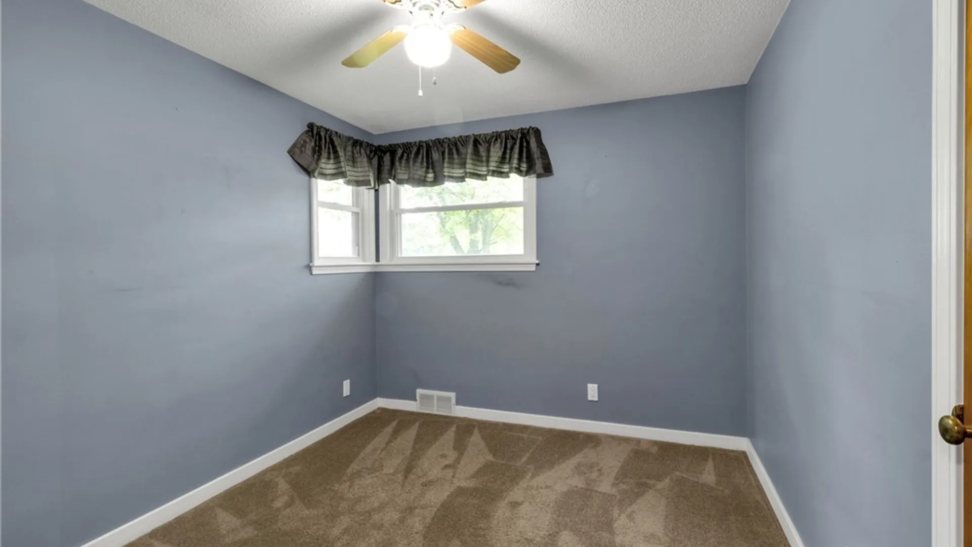 Property at 597 Alt Boulevard, Grand Island, NY 14072 25