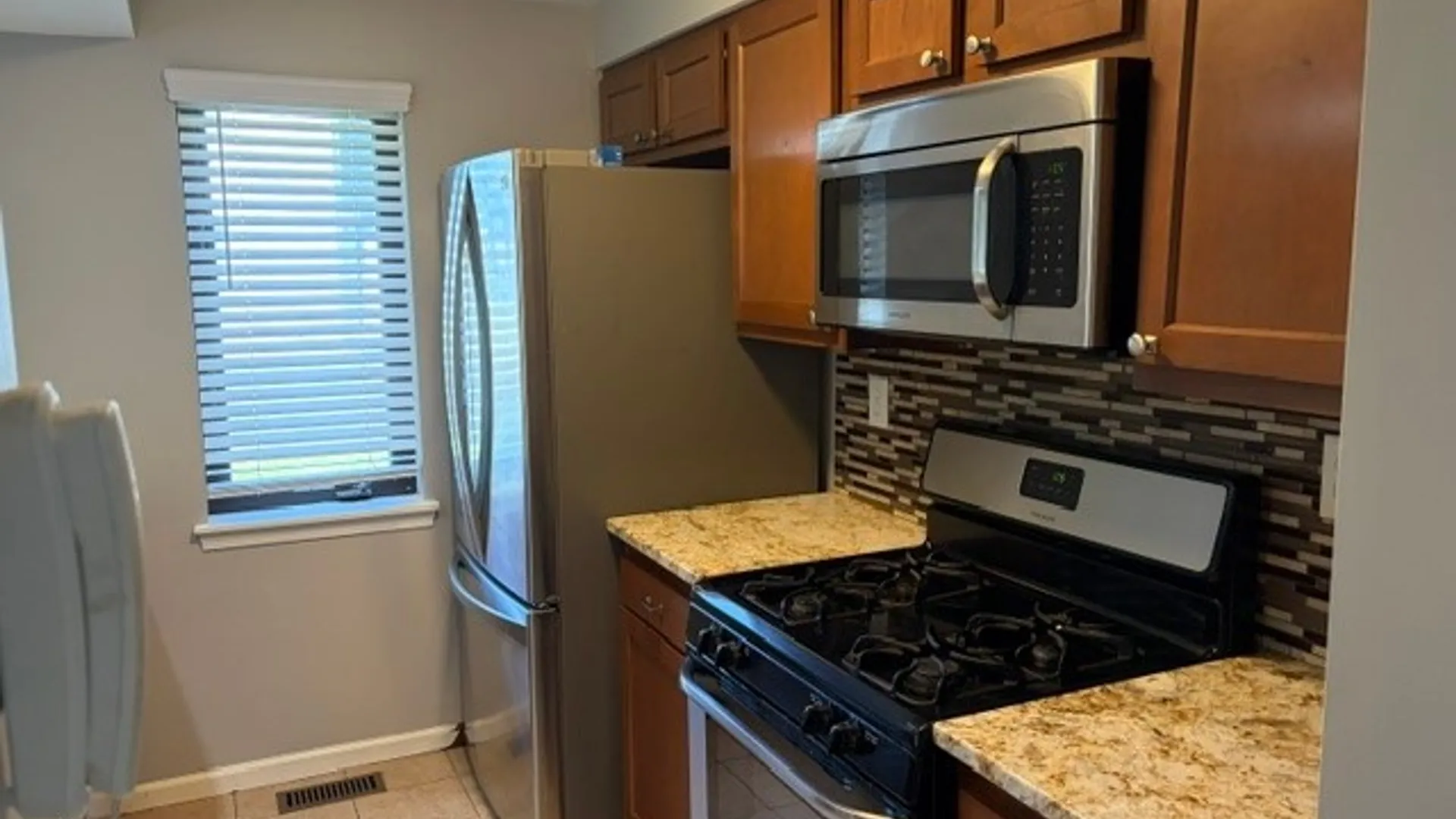Property at 8226 Beehive Circle, Clay, NY 13090 7