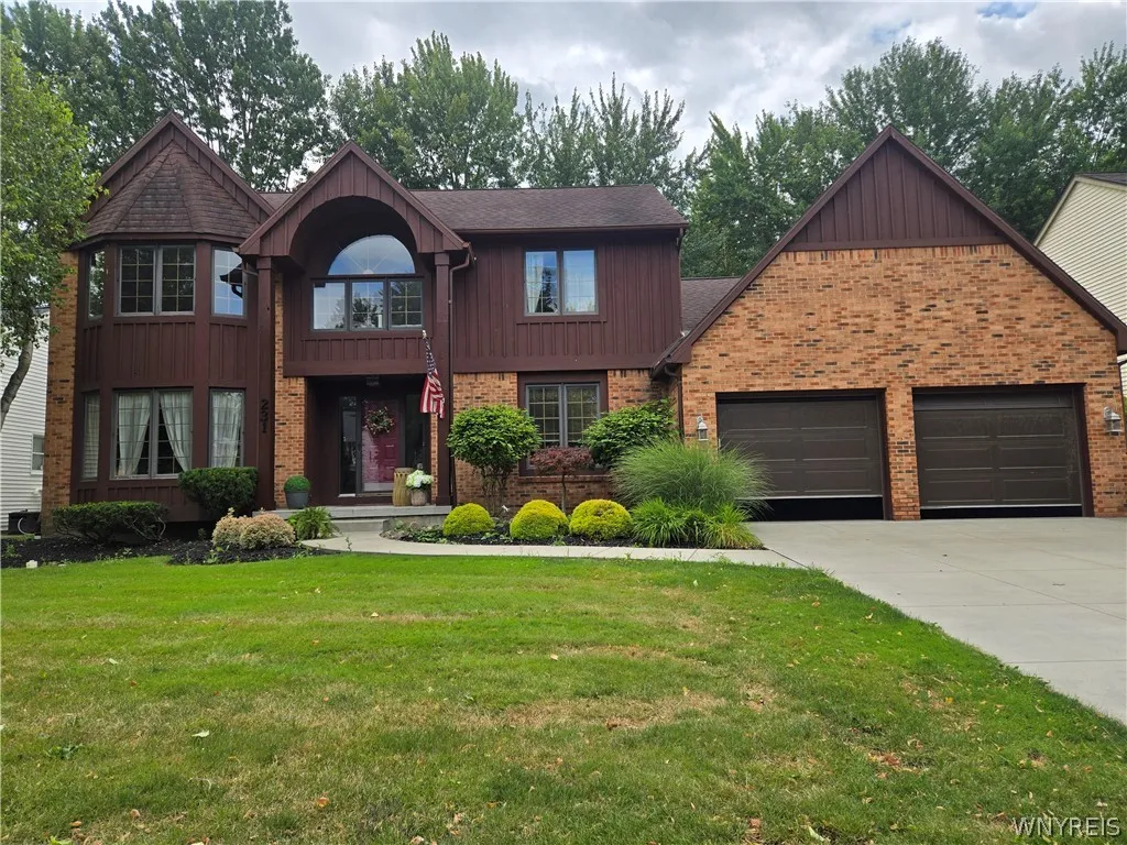 Property at 231 Londonderry Ln, Amherst, NY 14068