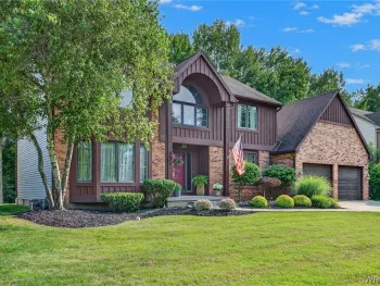 Property at 231 Londonderry Ln, Amherst, NY 14068