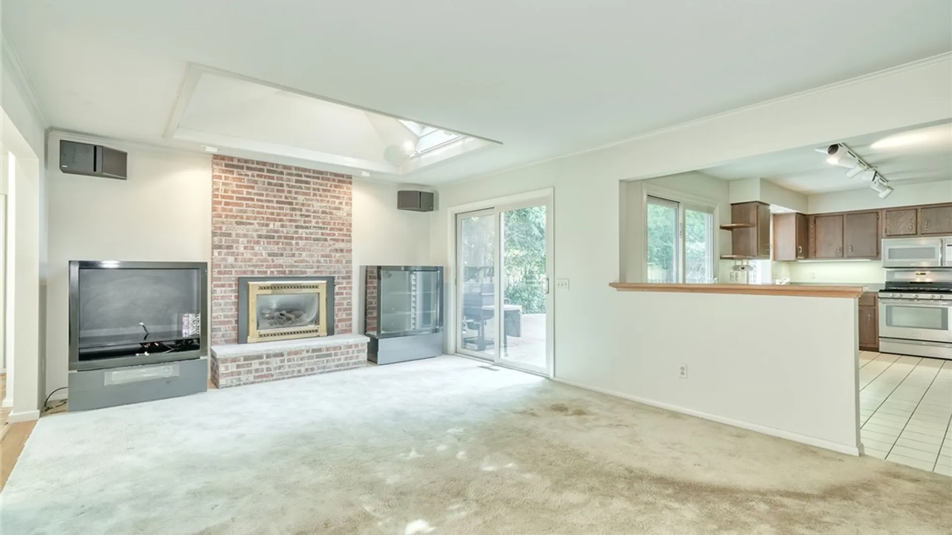 Property at 1199 Fox Hollow, Webster, NY 14580 13