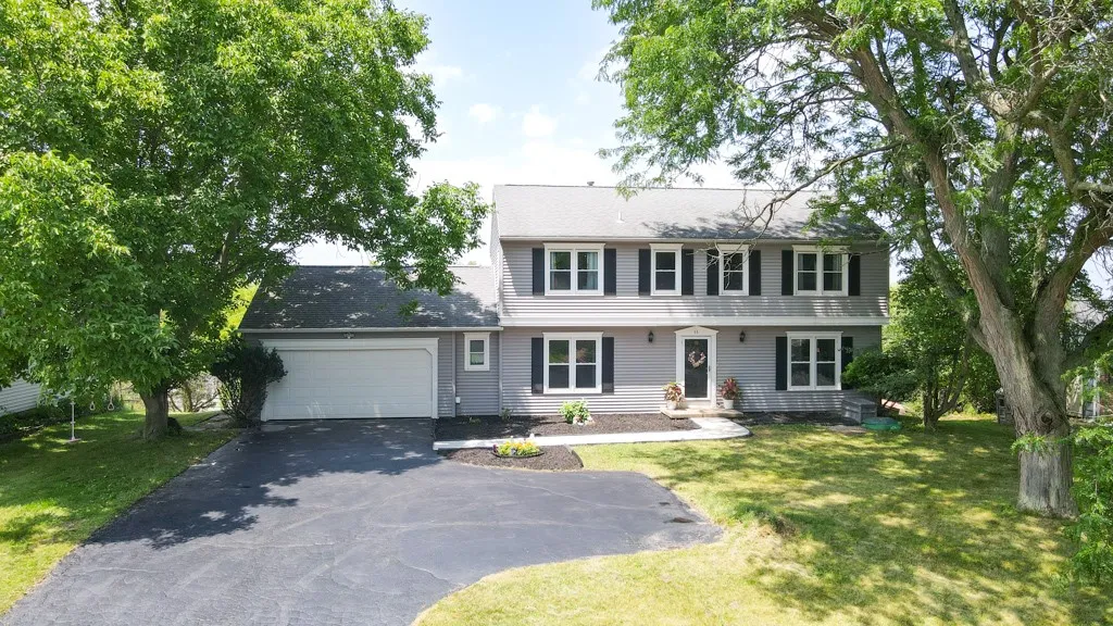 Property at 53 Selborne Chase, Perinton, NY 14450